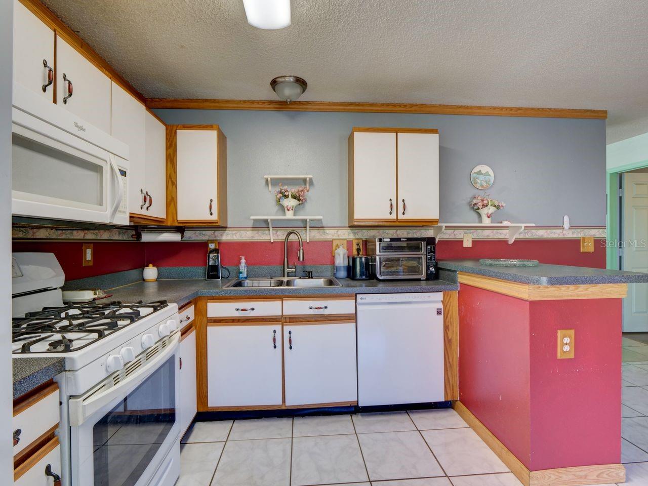 ROYAL RIDGE PH 01 - Residential