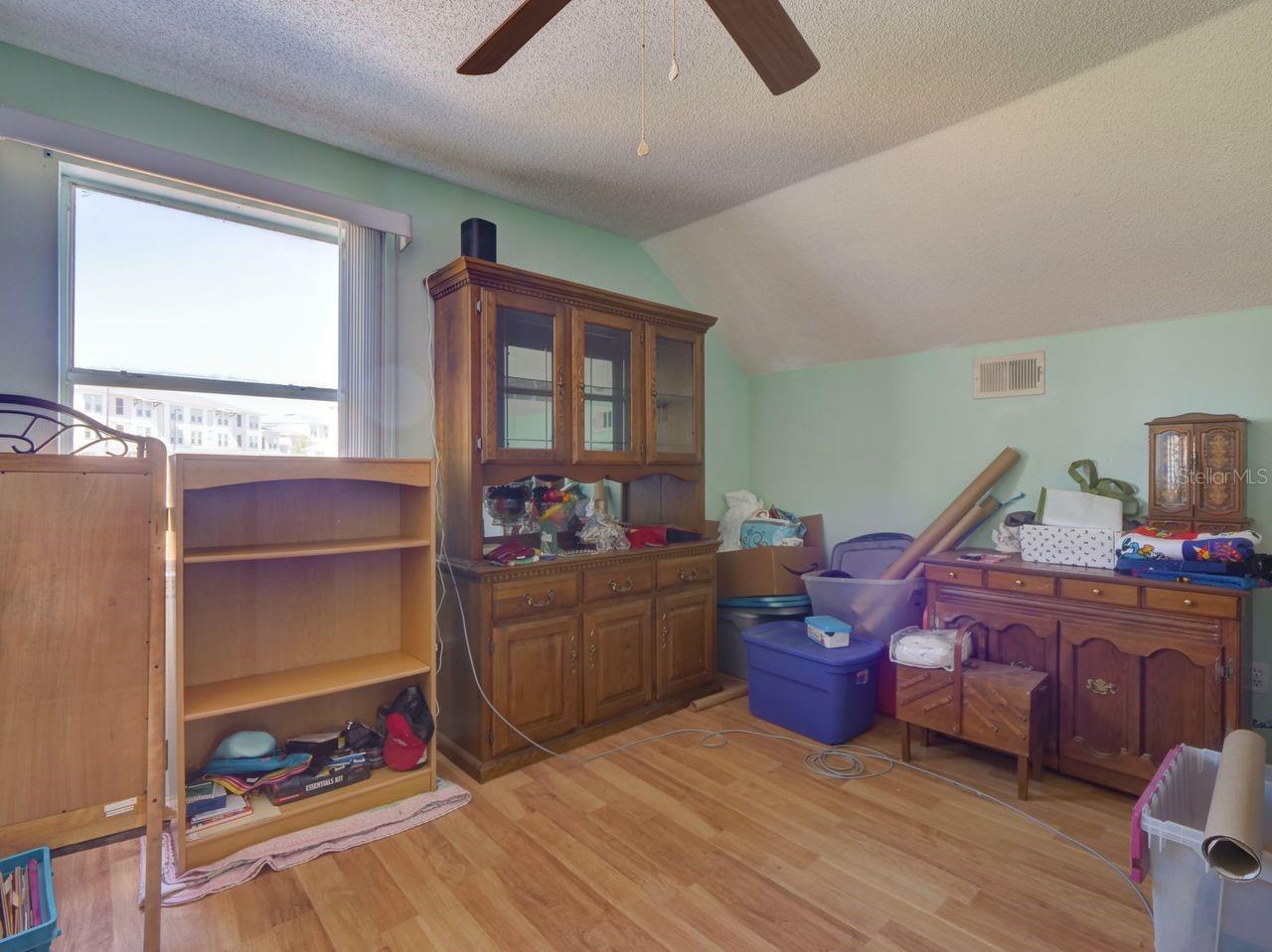 ROYAL RIDGE PH 01 - Residential