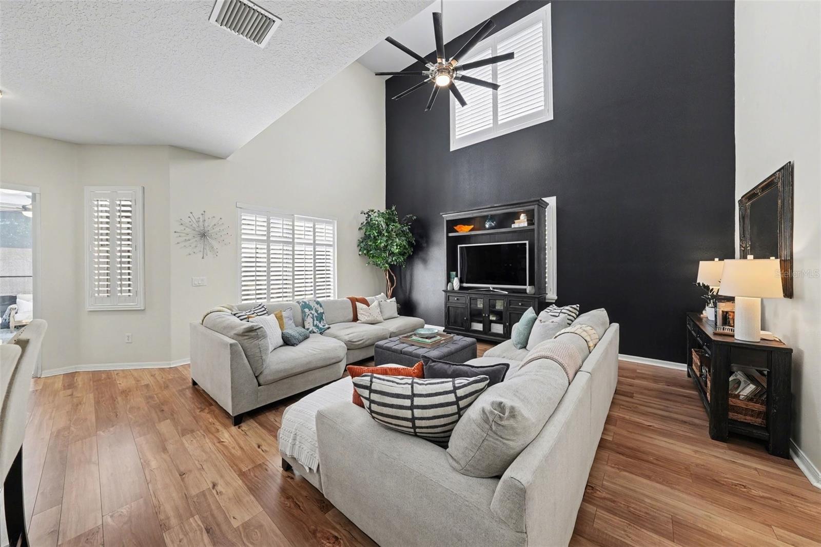 LAKES OF WELLINGTON PH I - Residential