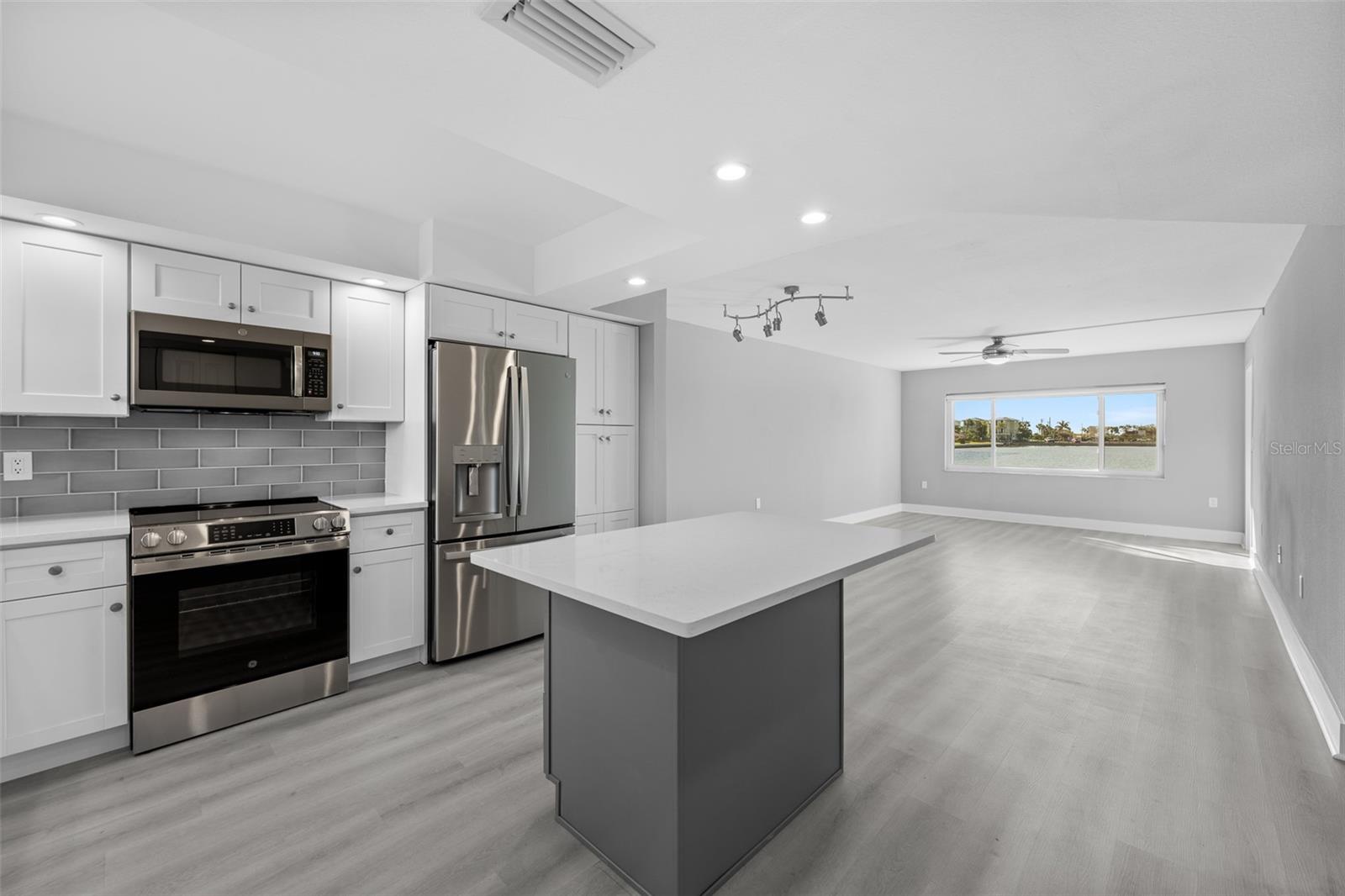 CONTINENTAL TOWERS CONDO - Residential