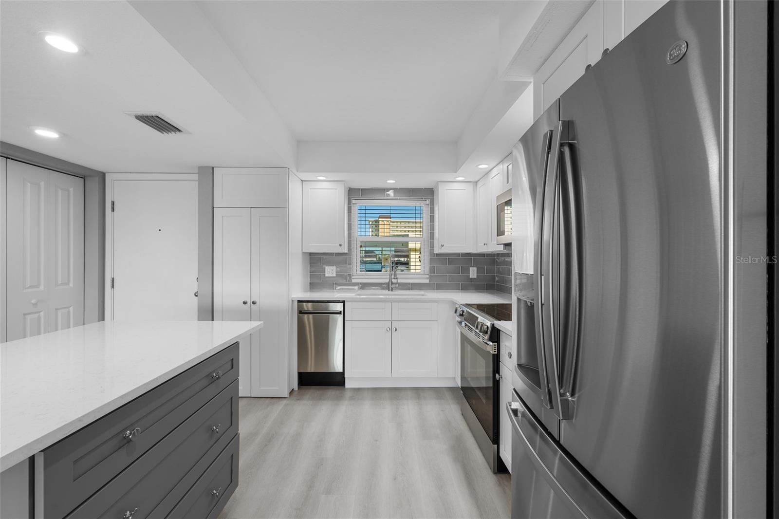 CONTINENTAL TOWERS CONDO - Residential