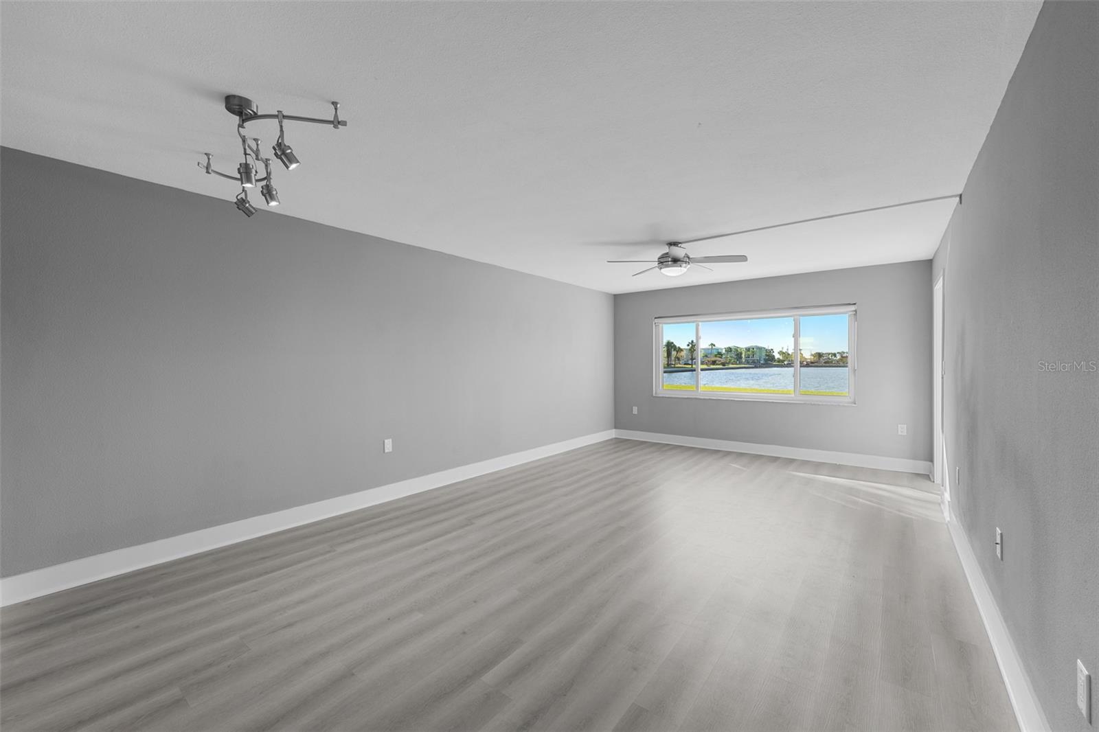 CONTINENTAL TOWERS CONDO - Residential