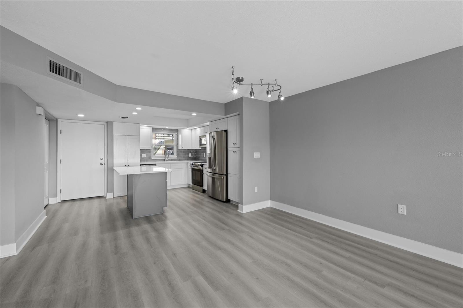 CONTINENTAL TOWERS CONDO - Residential