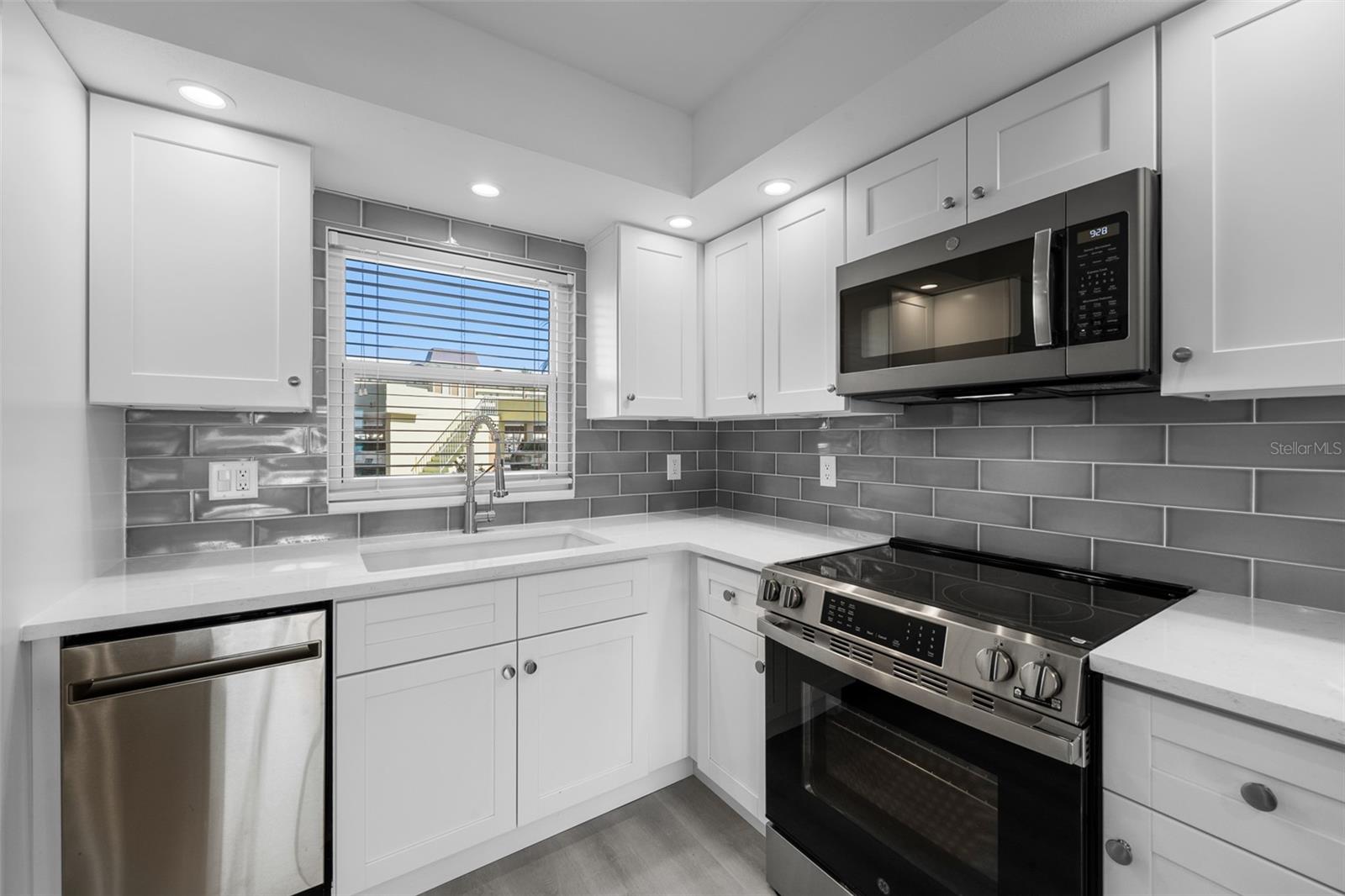 CONTINENTAL TOWERS CONDO - Residential