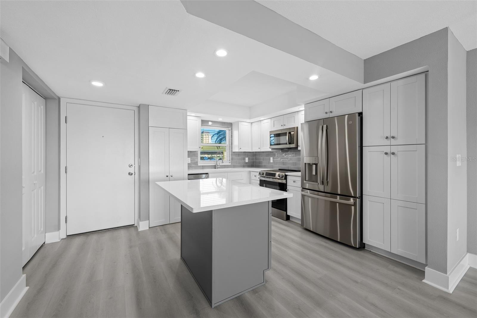 CONTINENTAL TOWERS CONDO - Residential