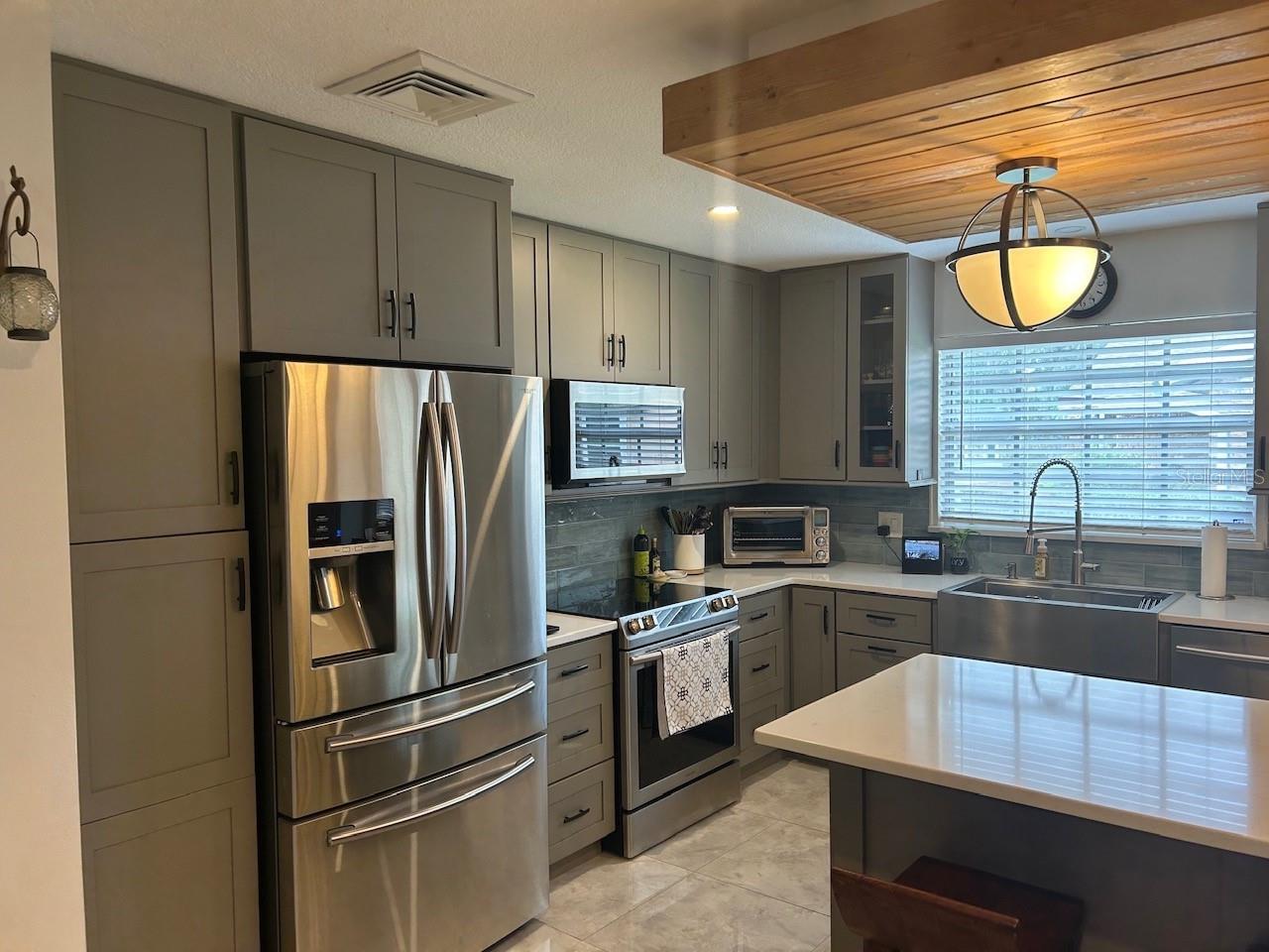 100 PALM LAKE COURT
