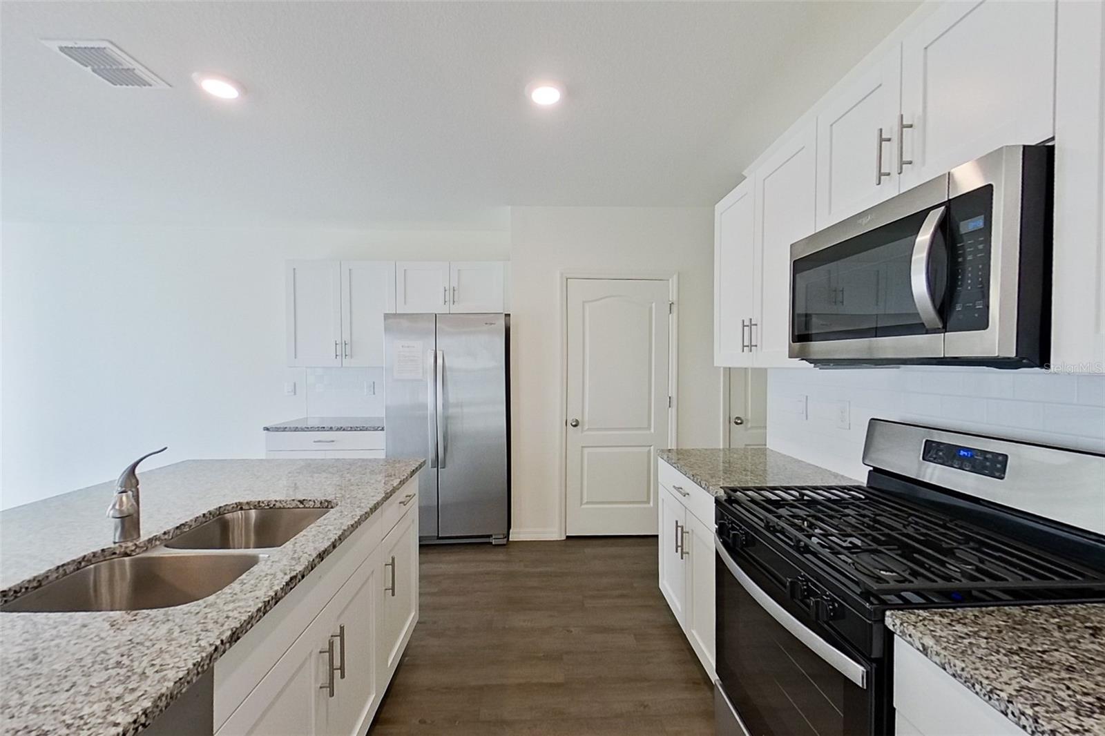 LAKE GRIFFIN RESERVE - Residential Lease