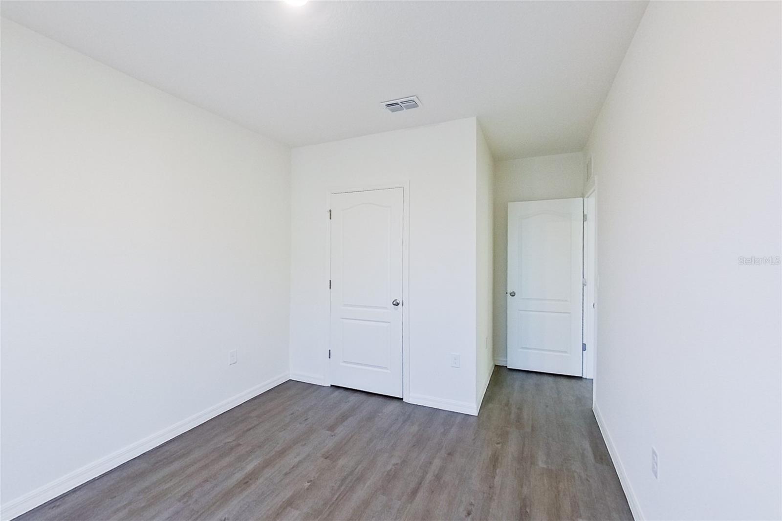 LAKE GRIFFIN RESERVE - Residential Lease