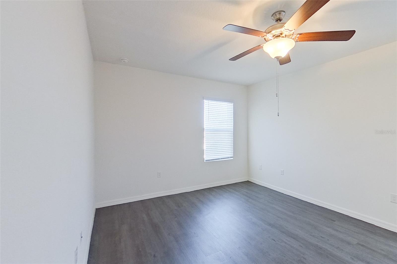 LAKE GRIFFIN RESERVE - Residential Lease