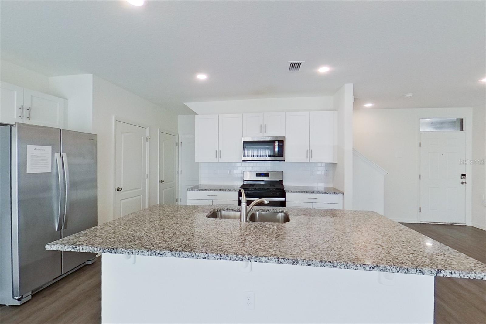 LAKE GRIFFIN RESERVE - Residential Lease