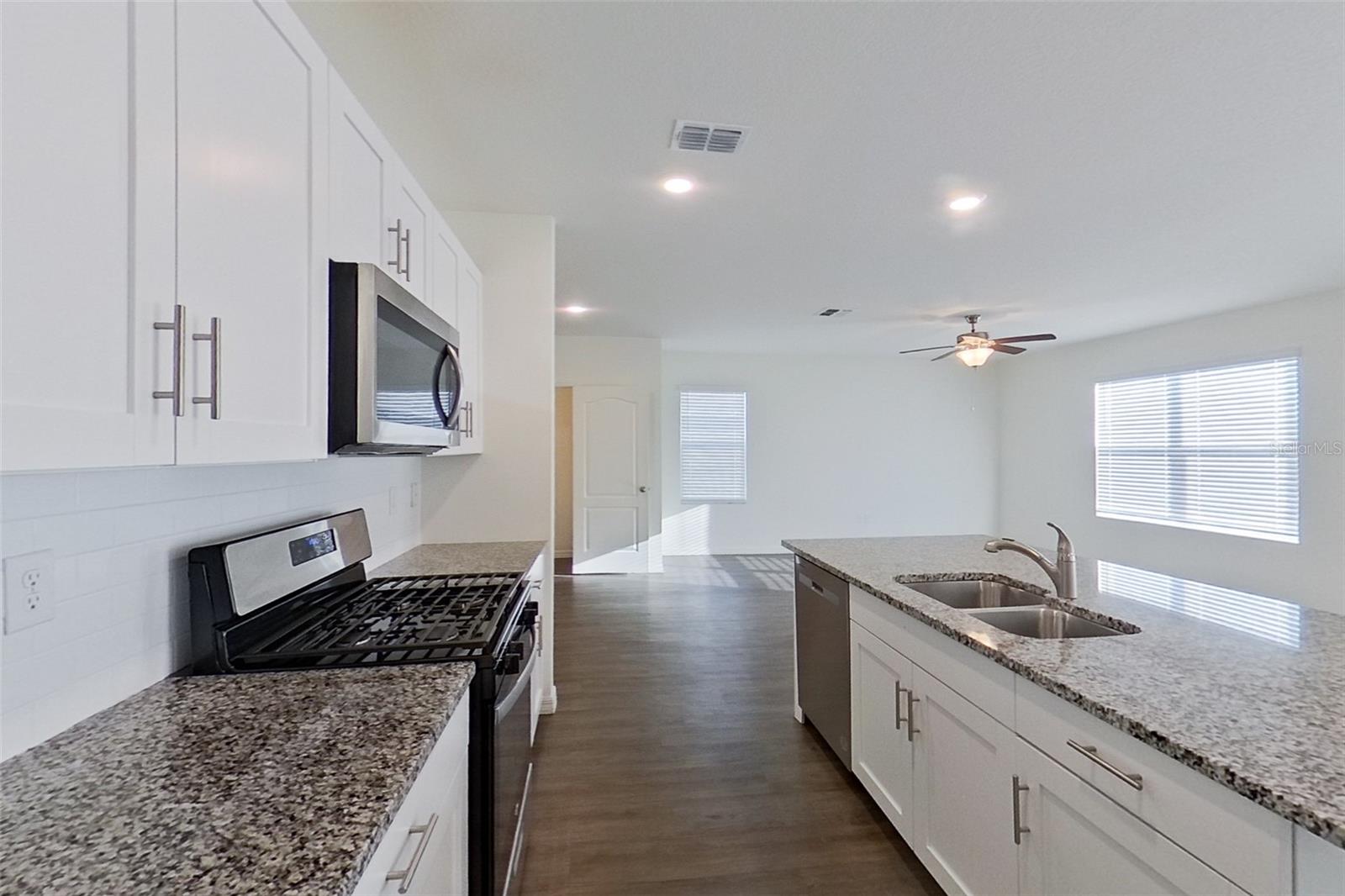 LAKE GRIFFIN RESERVE - Residential Lease