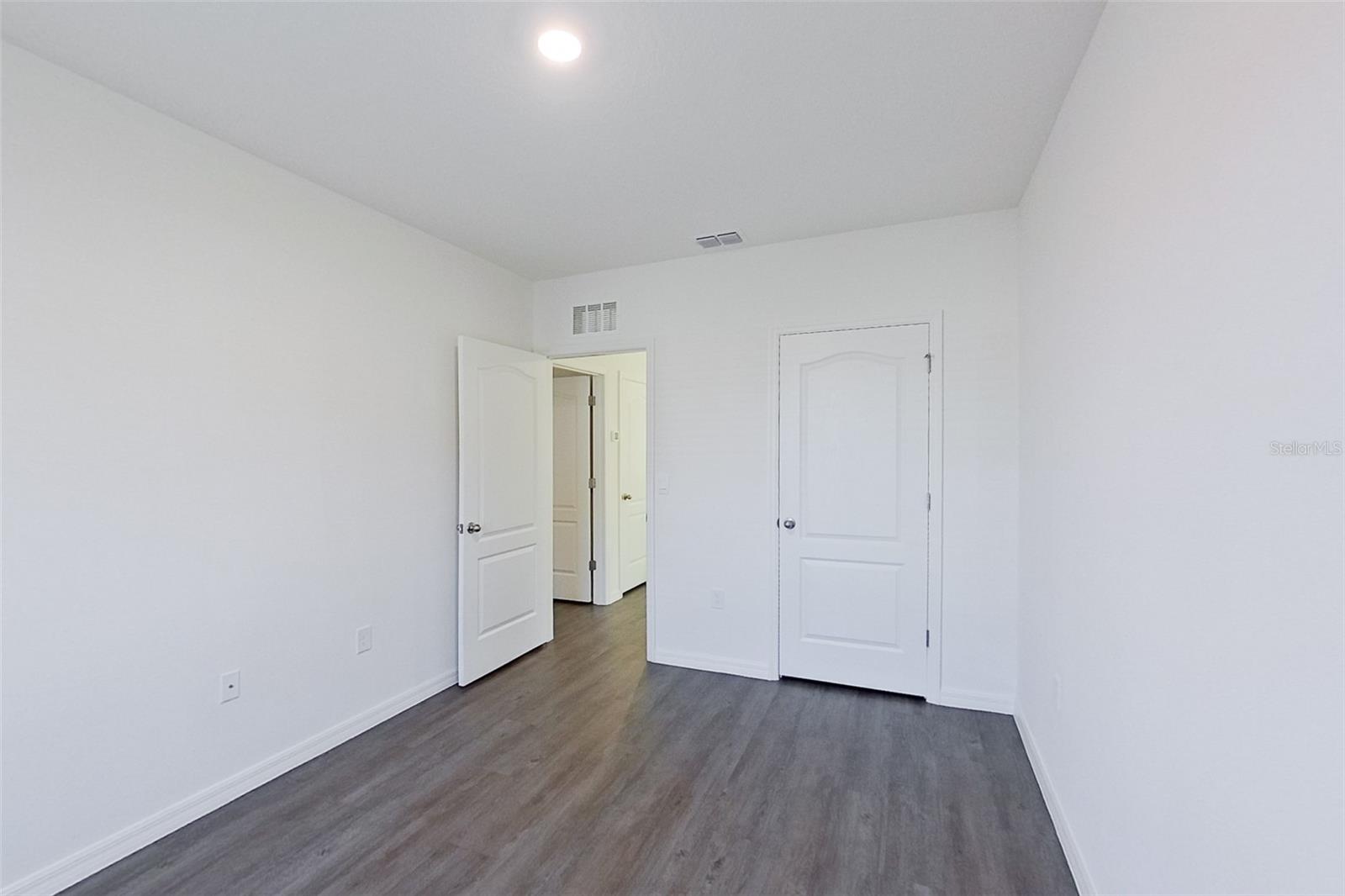 LAKE GRIFFIN RESERVE - Residential Lease