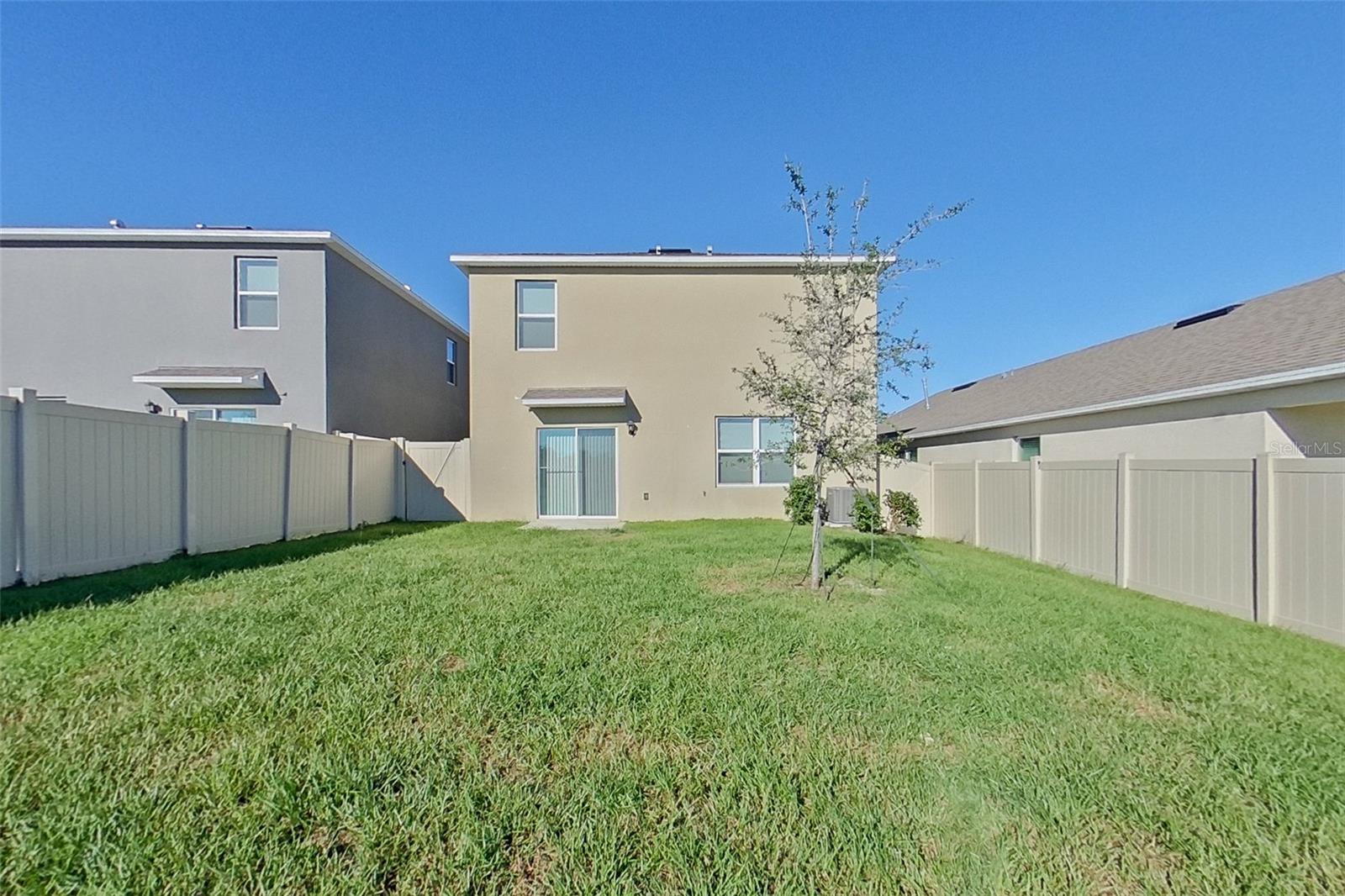 LAKE GRIFFIN RESERVE - Residential Lease