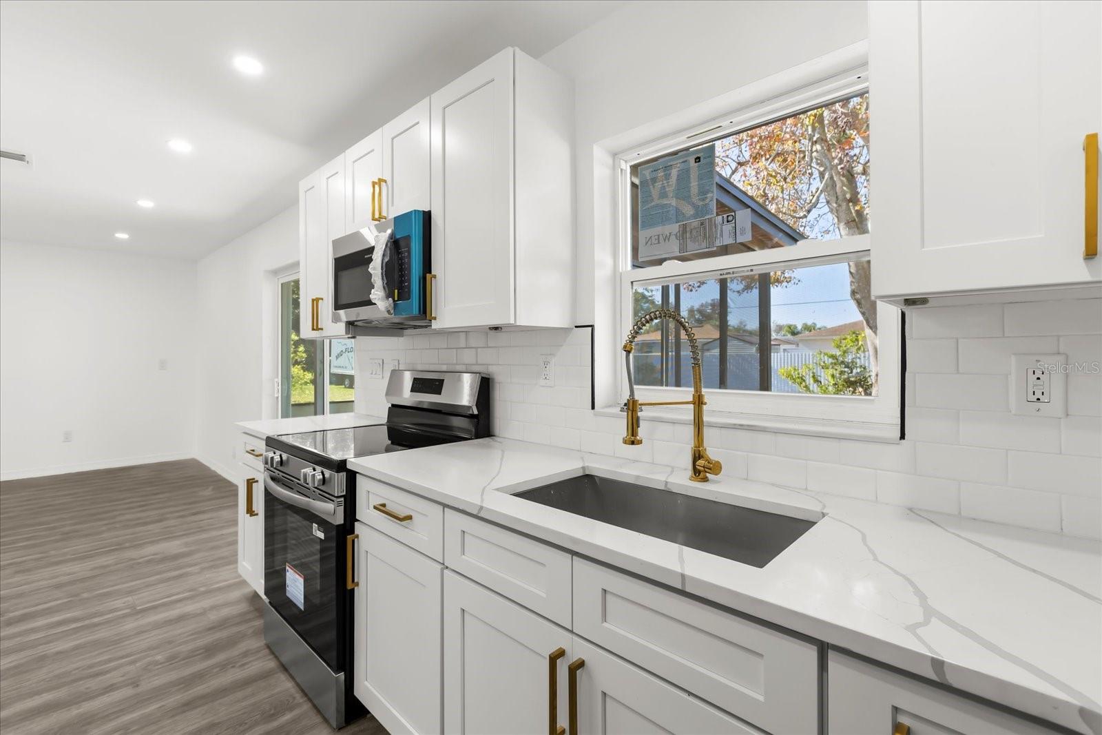 DELTONA LAKES UNIT 10 IN 25 & 36 18 30 - Residential