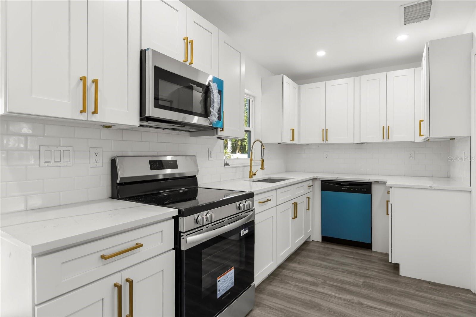 DELTONA LAKES UNIT 10 IN 25 & 36 18 30 - Residential