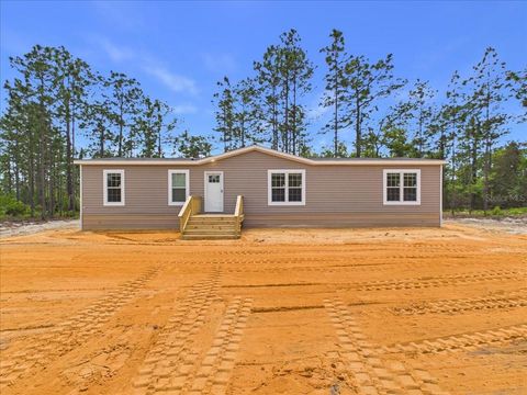 Photo of 137 Beulah Drive, Hawthorne, FL 32640 (MLS # GC539476)