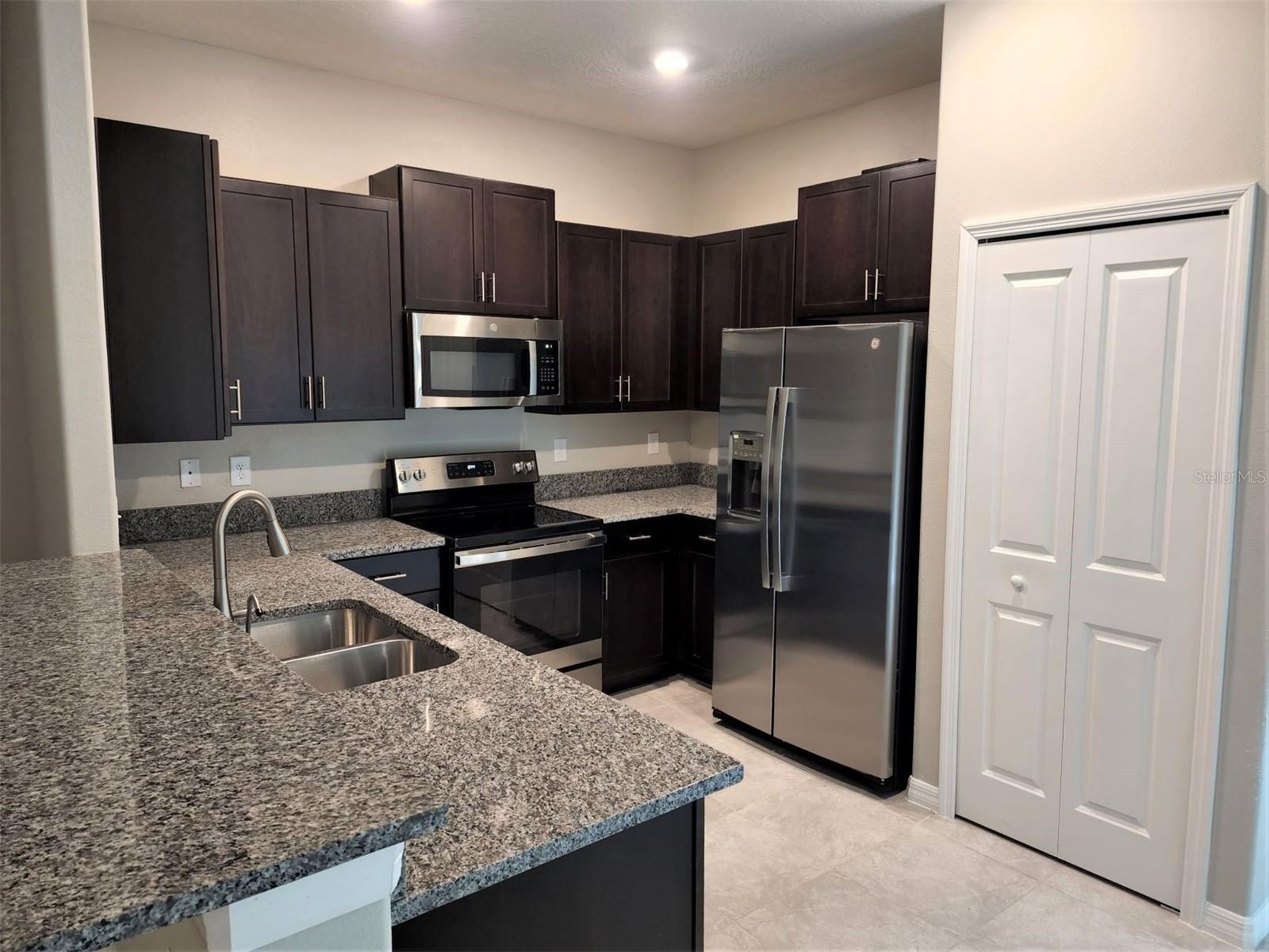BELMONT TWNHMS PRCL F - Residential Lease