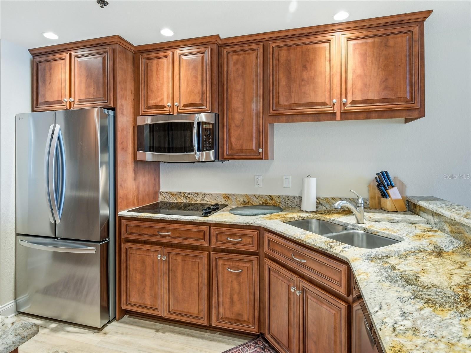 452 BOUCHELLE DRIVE 204