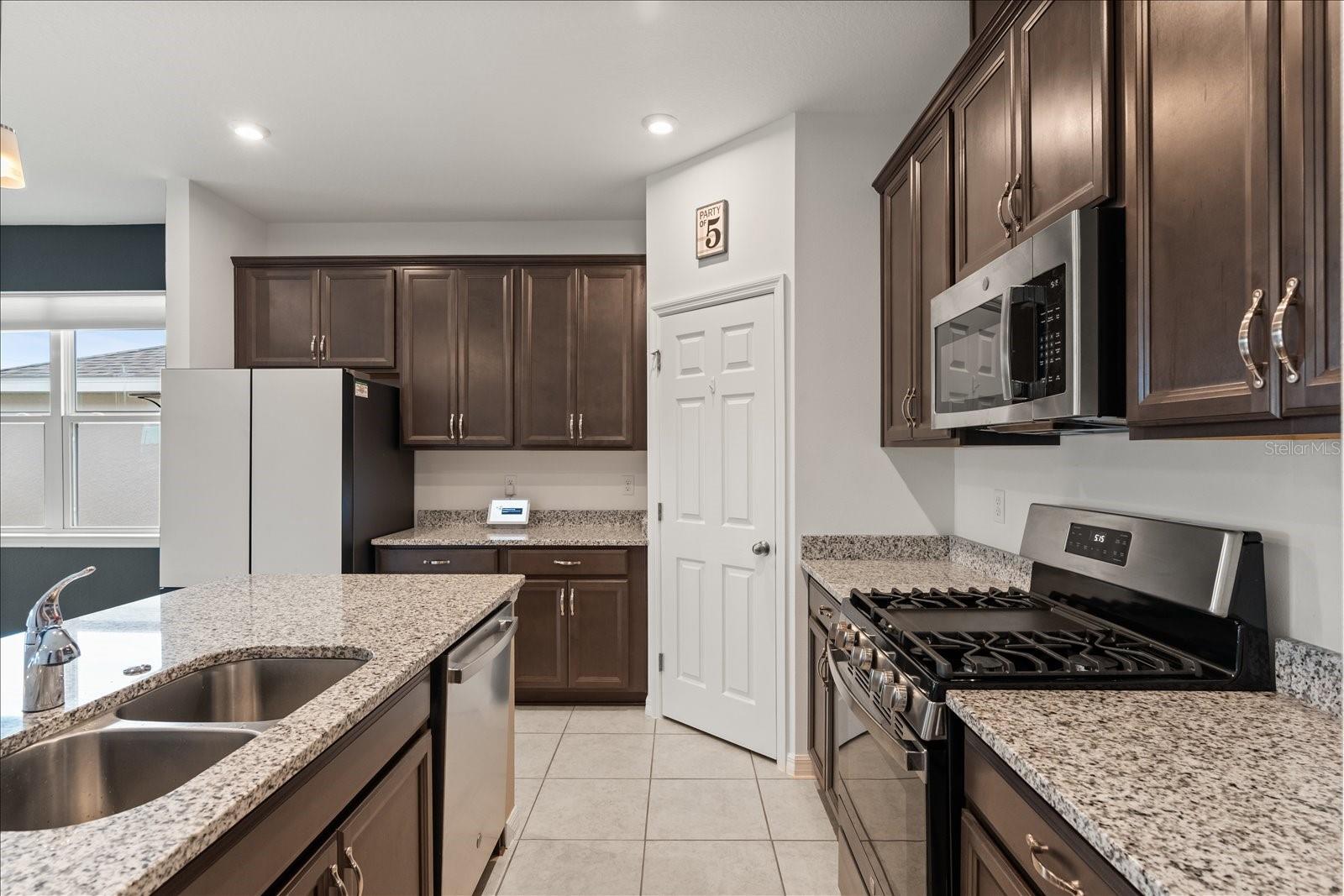 SILVER LAKE POINTE - Residential Lease