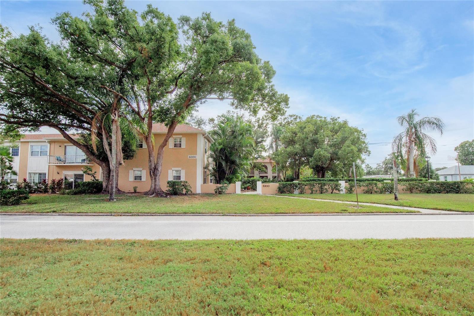 CHATEAUX DE BARDMOOR - Residential