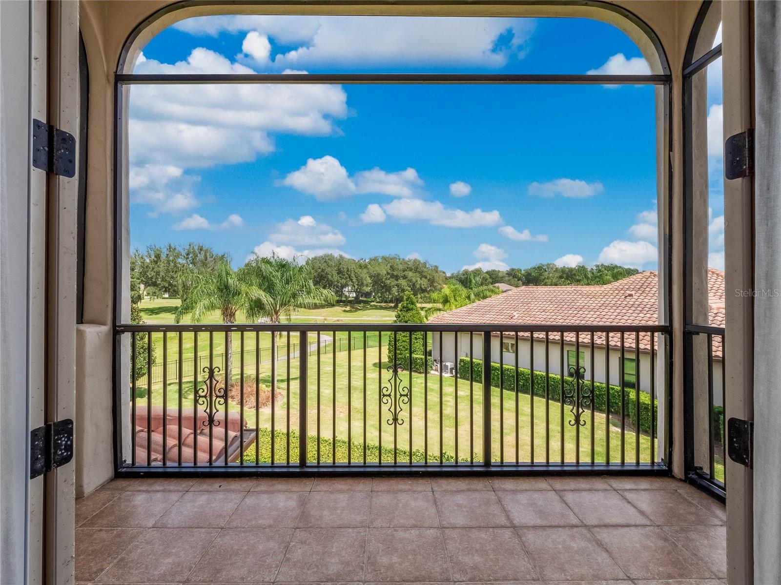 HEATHROW COUNTRY ESTATE HOMES - Residential