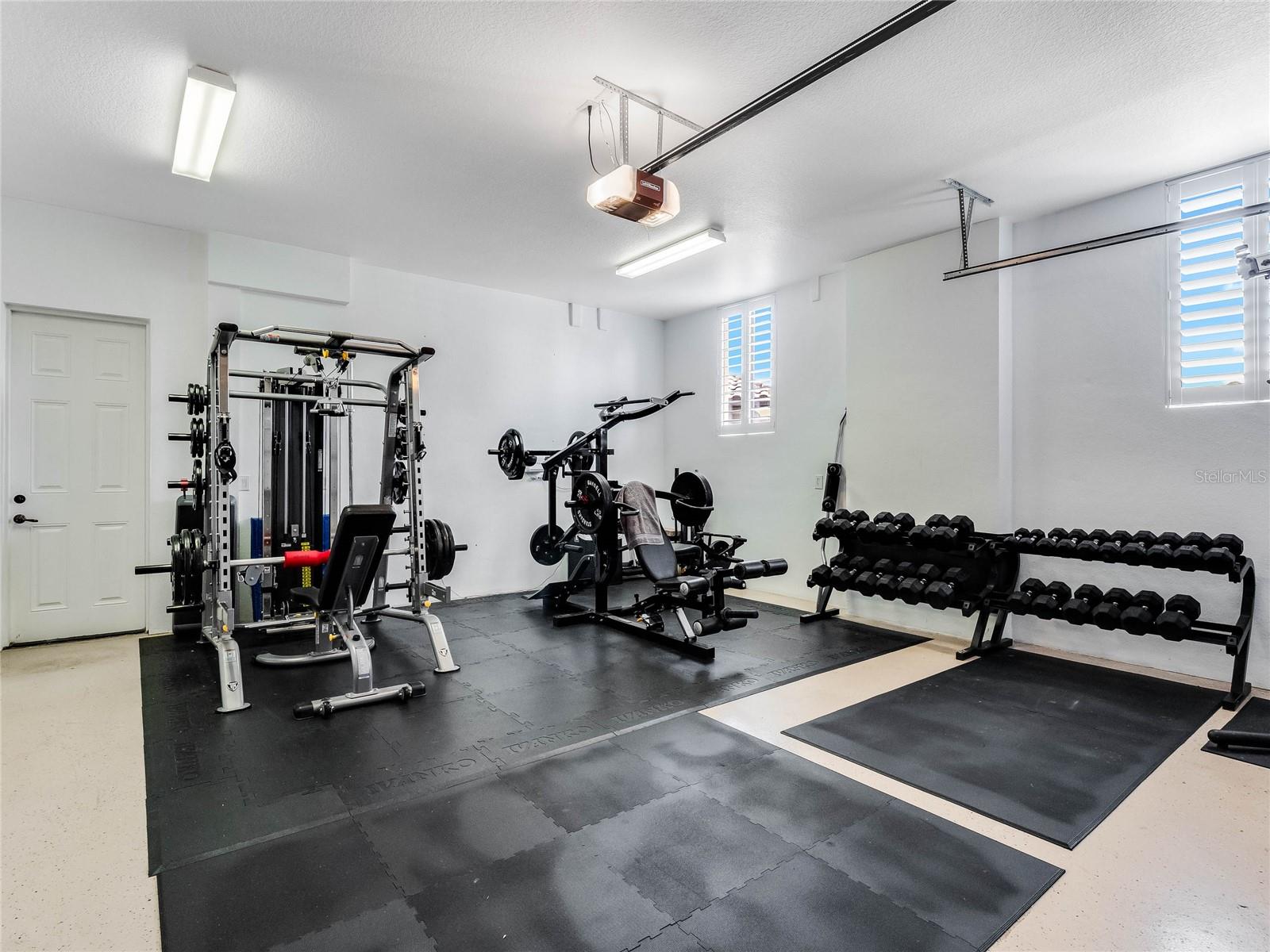 HEATHROW COUNTRY ESTATE HOMES - Residential