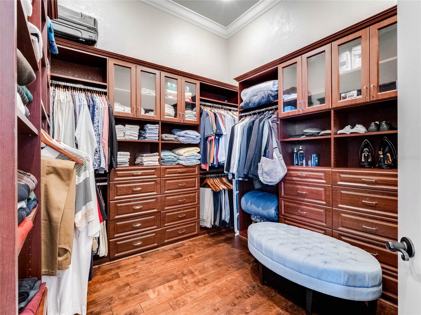 HEATHROW COUNTRY ESTATE HOMES - Residential