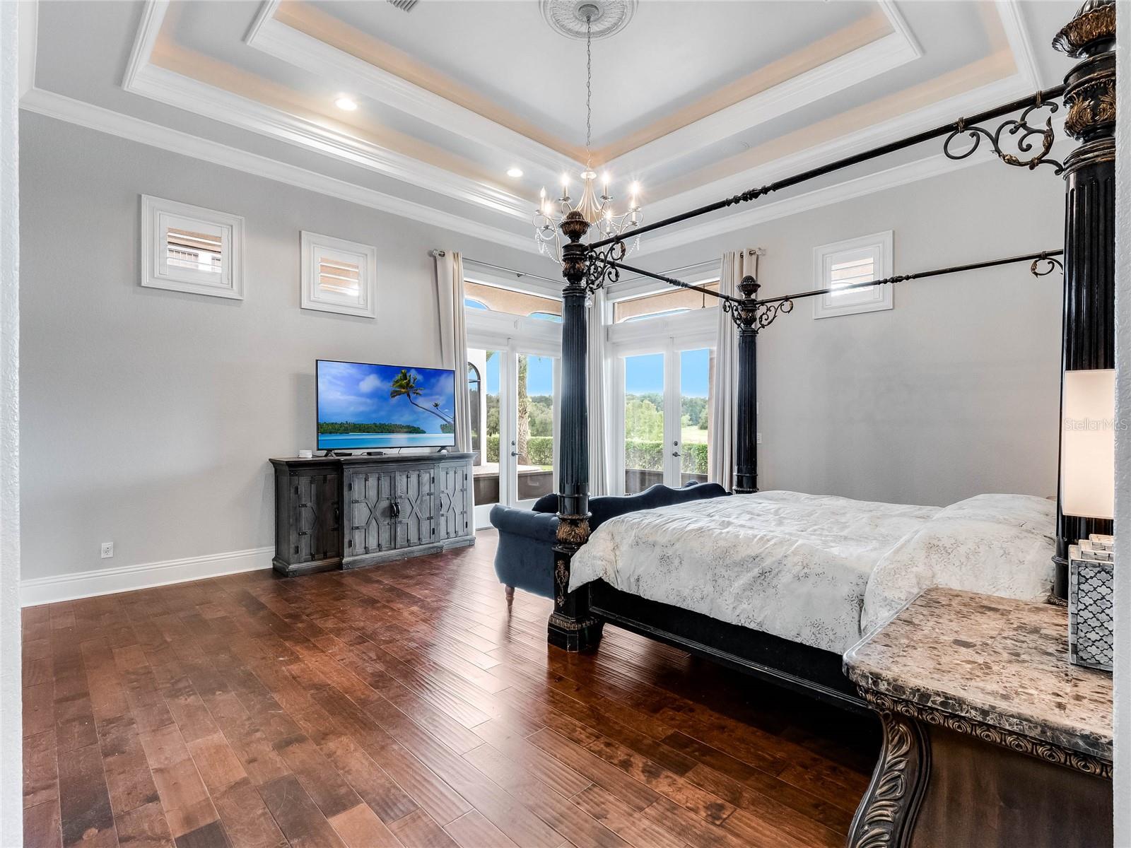 HEATHROW COUNTRY ESTATE HOMES - Residential