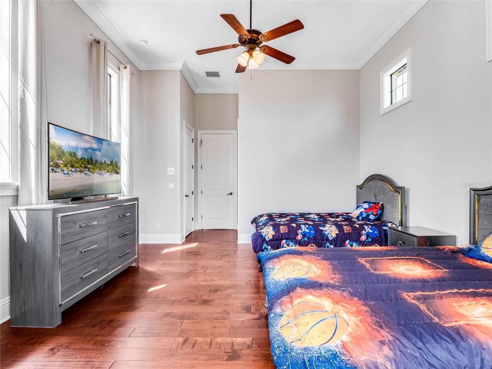 HEATHROW COUNTRY ESTATE HOMES - Residential