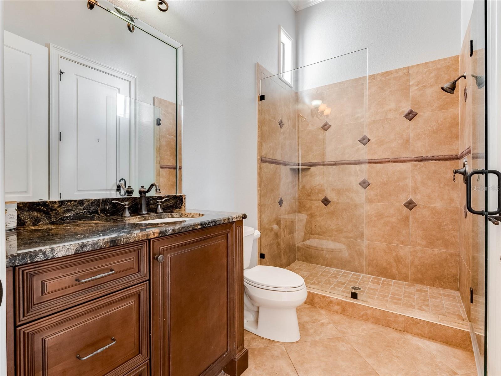 HEATHROW COUNTRY ESTATE HOMES - Residential