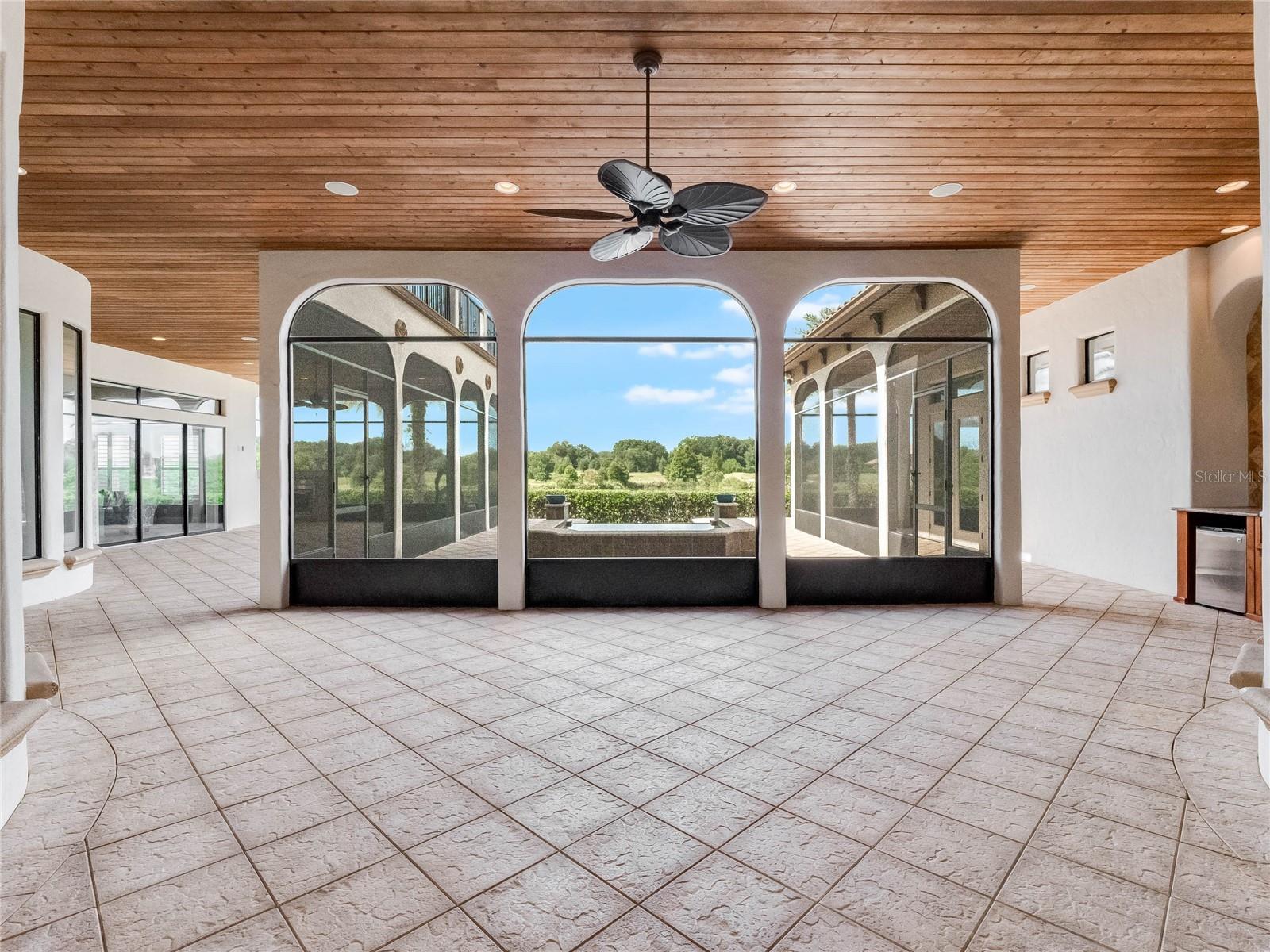 HEATHROW COUNTRY ESTATE HOMES - Residential