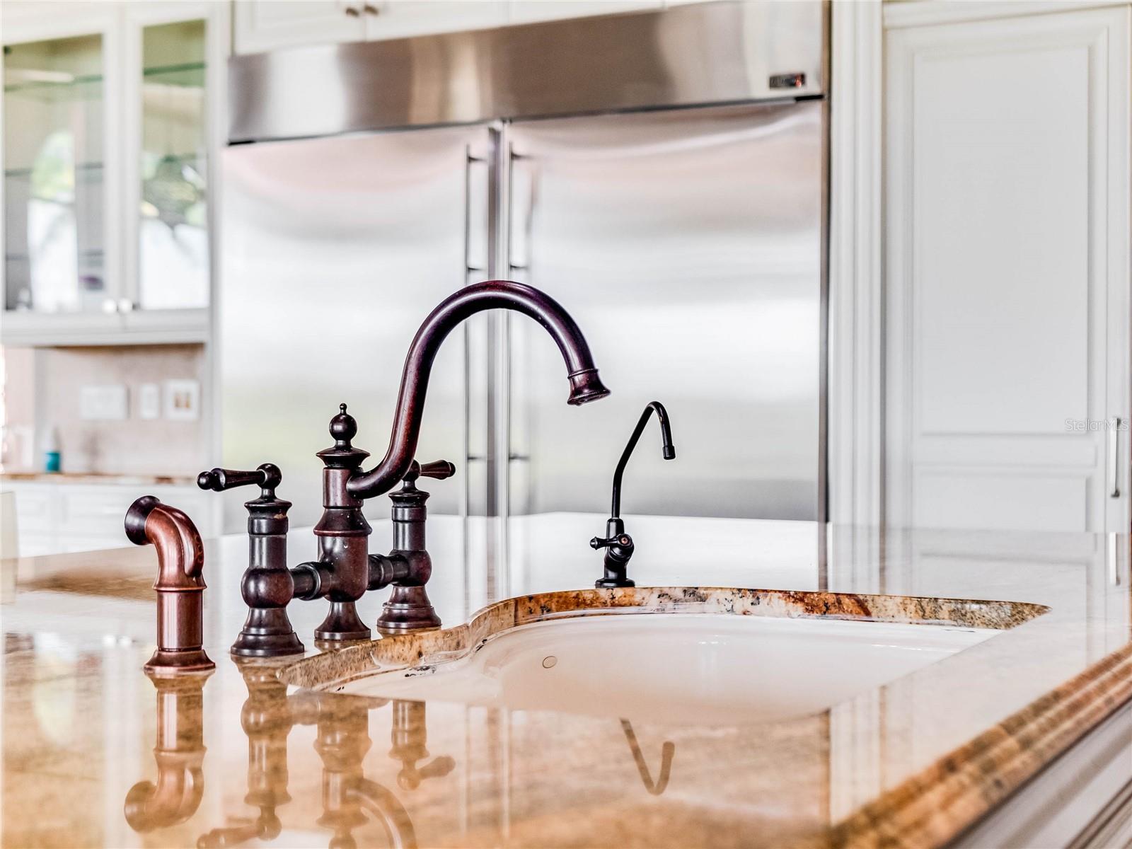 HEATHROW COUNTRY ESTATE HOMES - Residential