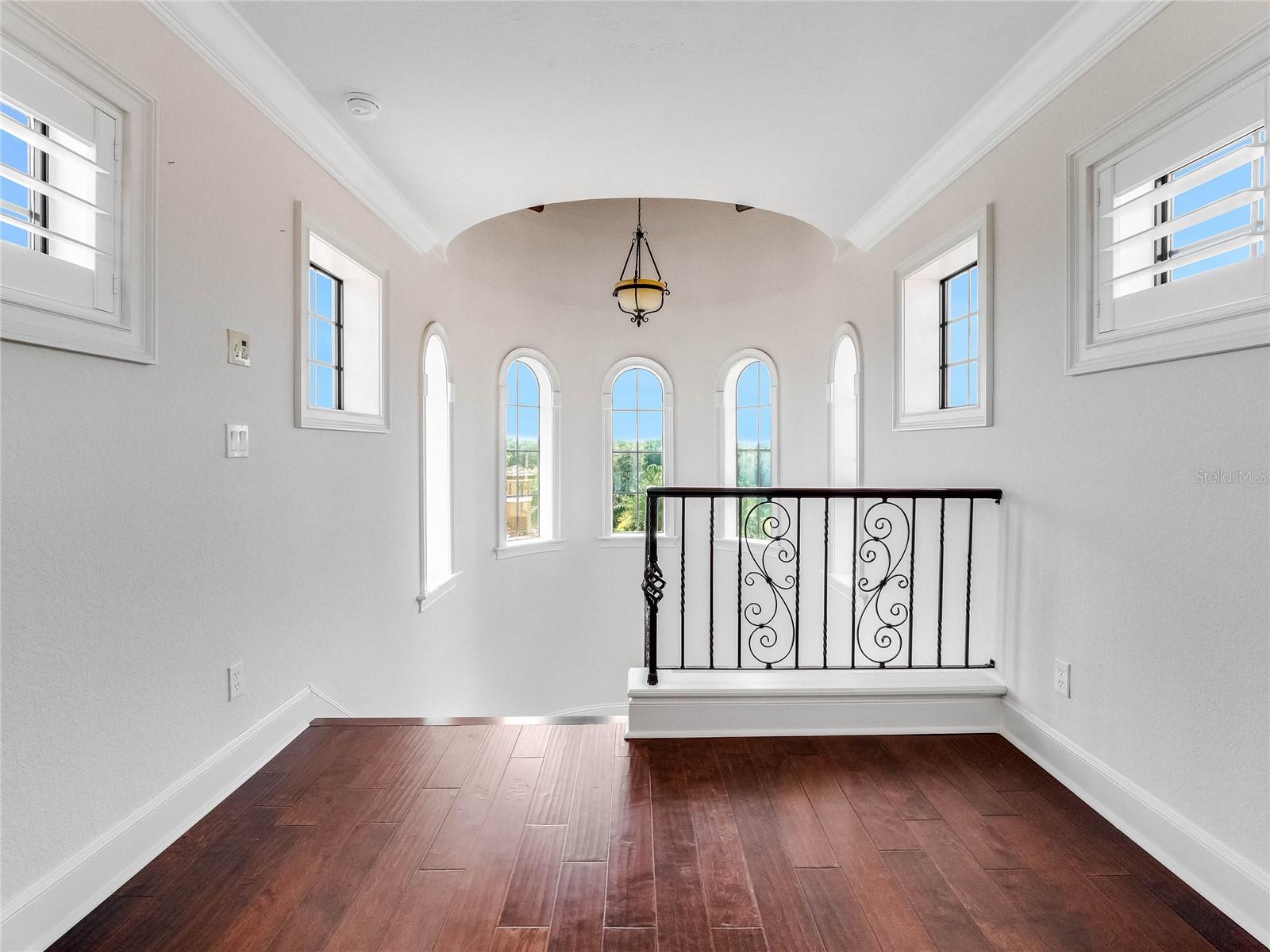 HEATHROW COUNTRY ESTATE HOMES - Residential