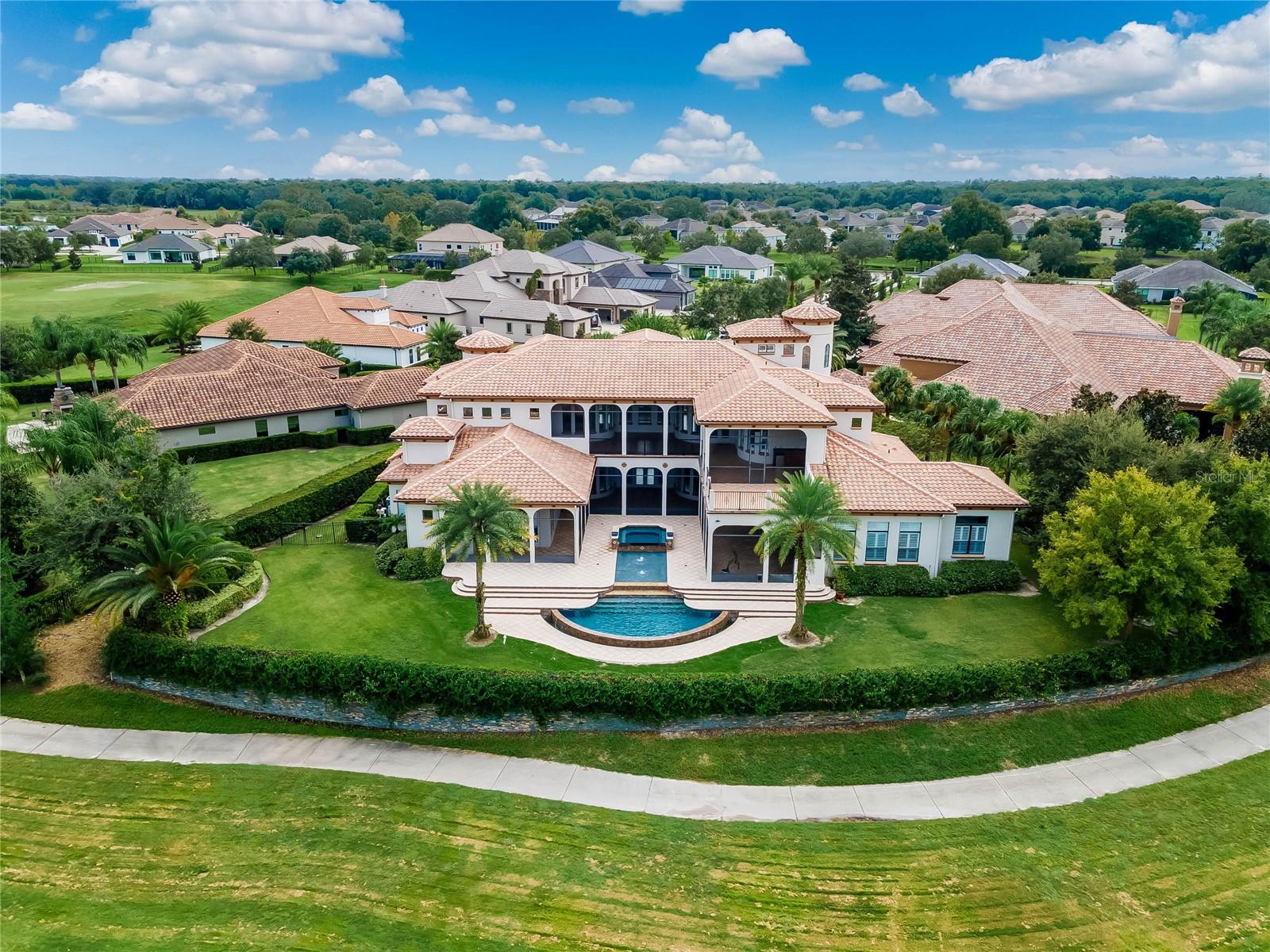 HEATHROW COUNTRY ESTATE HOMES - Residential