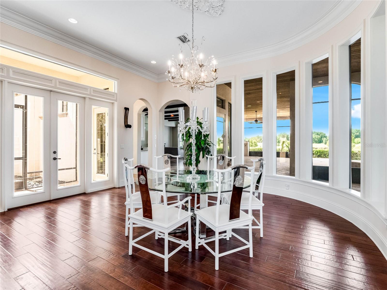 HEATHROW COUNTRY ESTATE HOMES - Residential