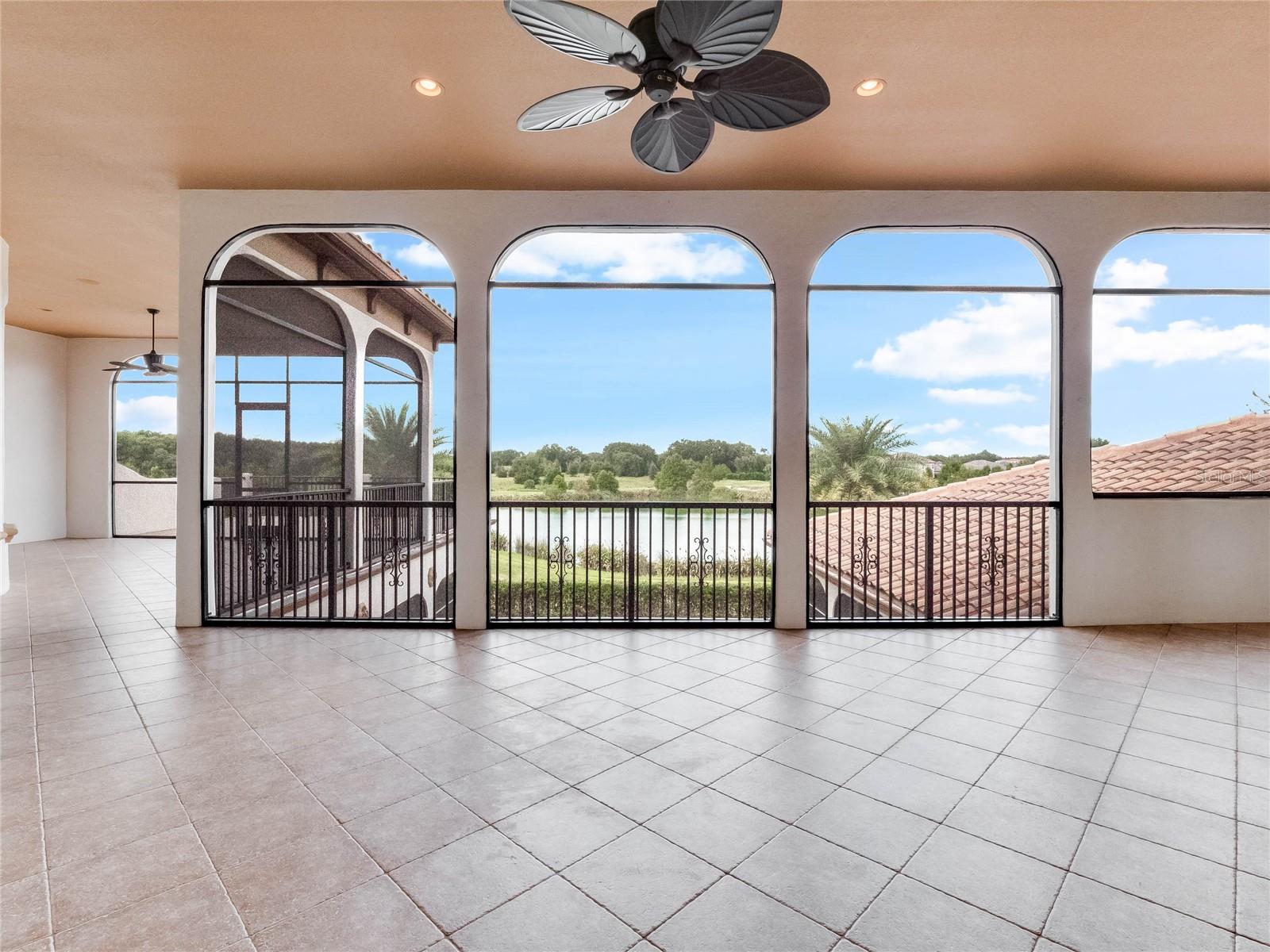 HEATHROW COUNTRY ESTATE HOMES - Residential