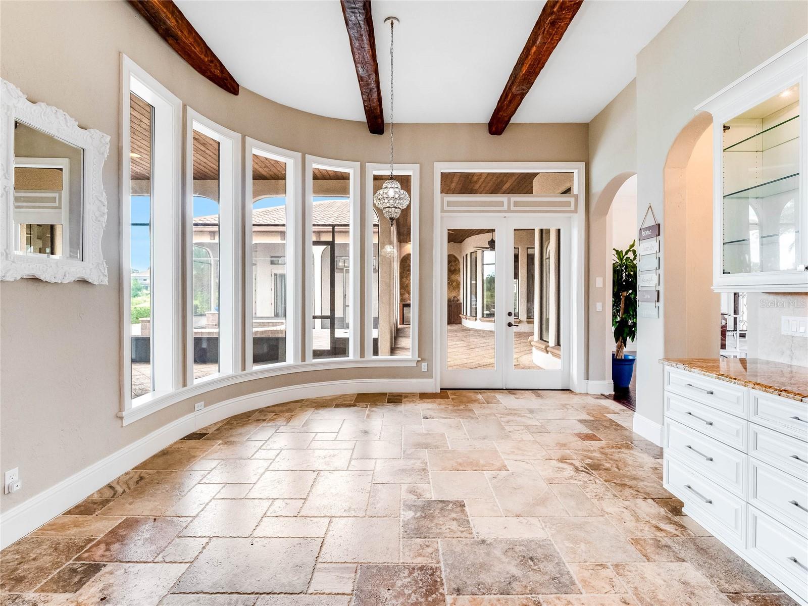 HEATHROW COUNTRY ESTATE HOMES - Residential