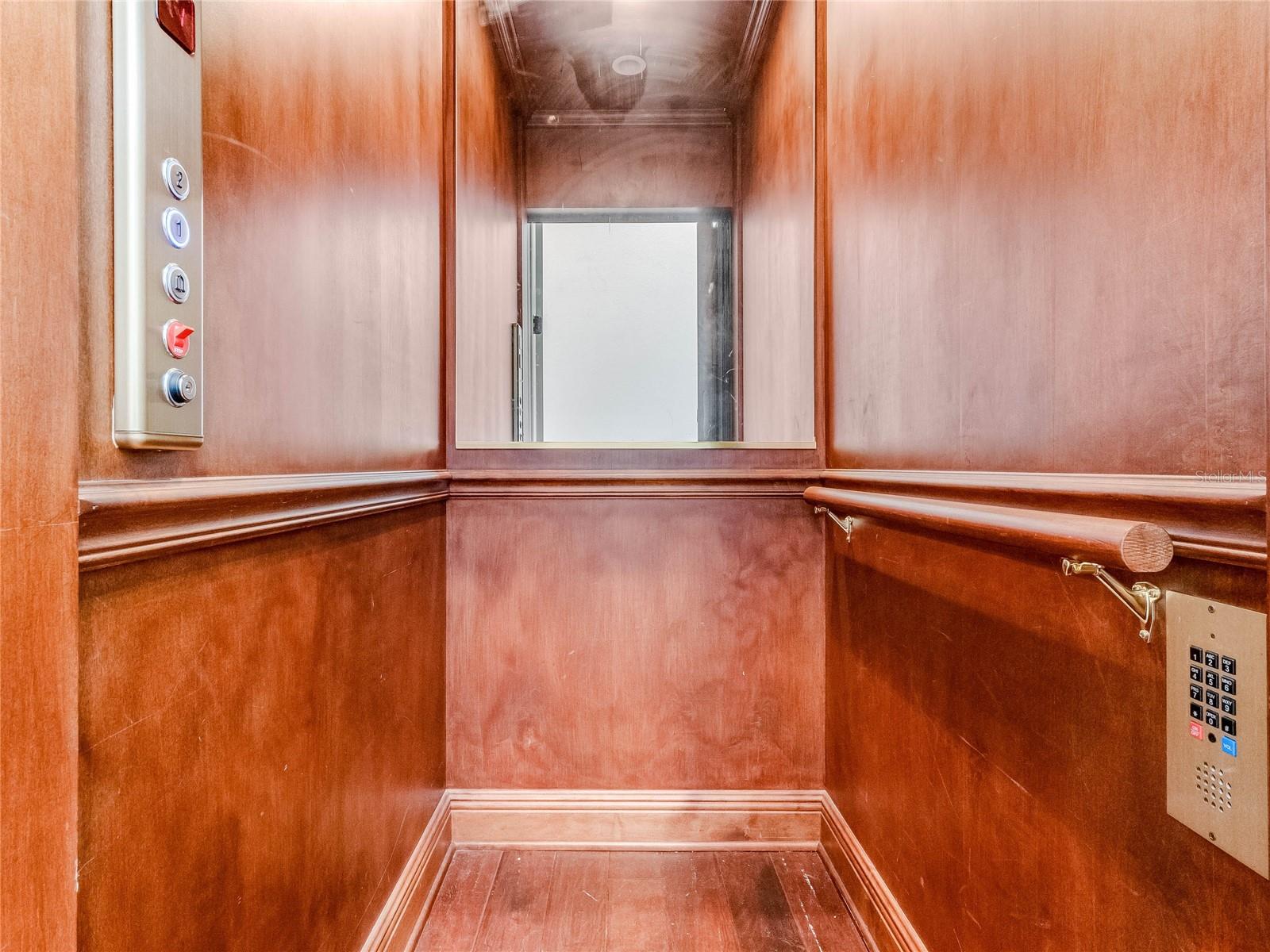 HEATHROW COUNTRY ESTATE HOMES - Residential