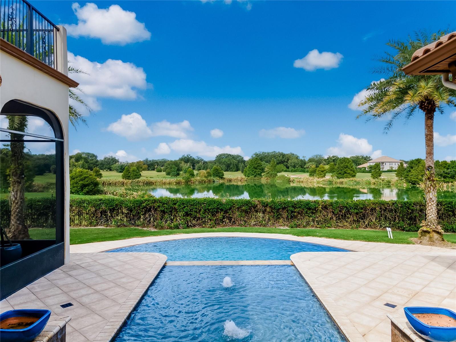 HEATHROW COUNTRY ESTATE HOMES - Residential