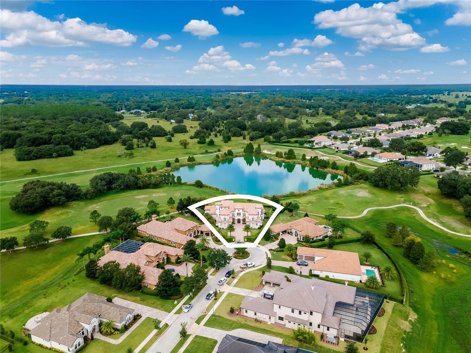 HEATHROW COUNTRY ESTATE HOMES - Residential