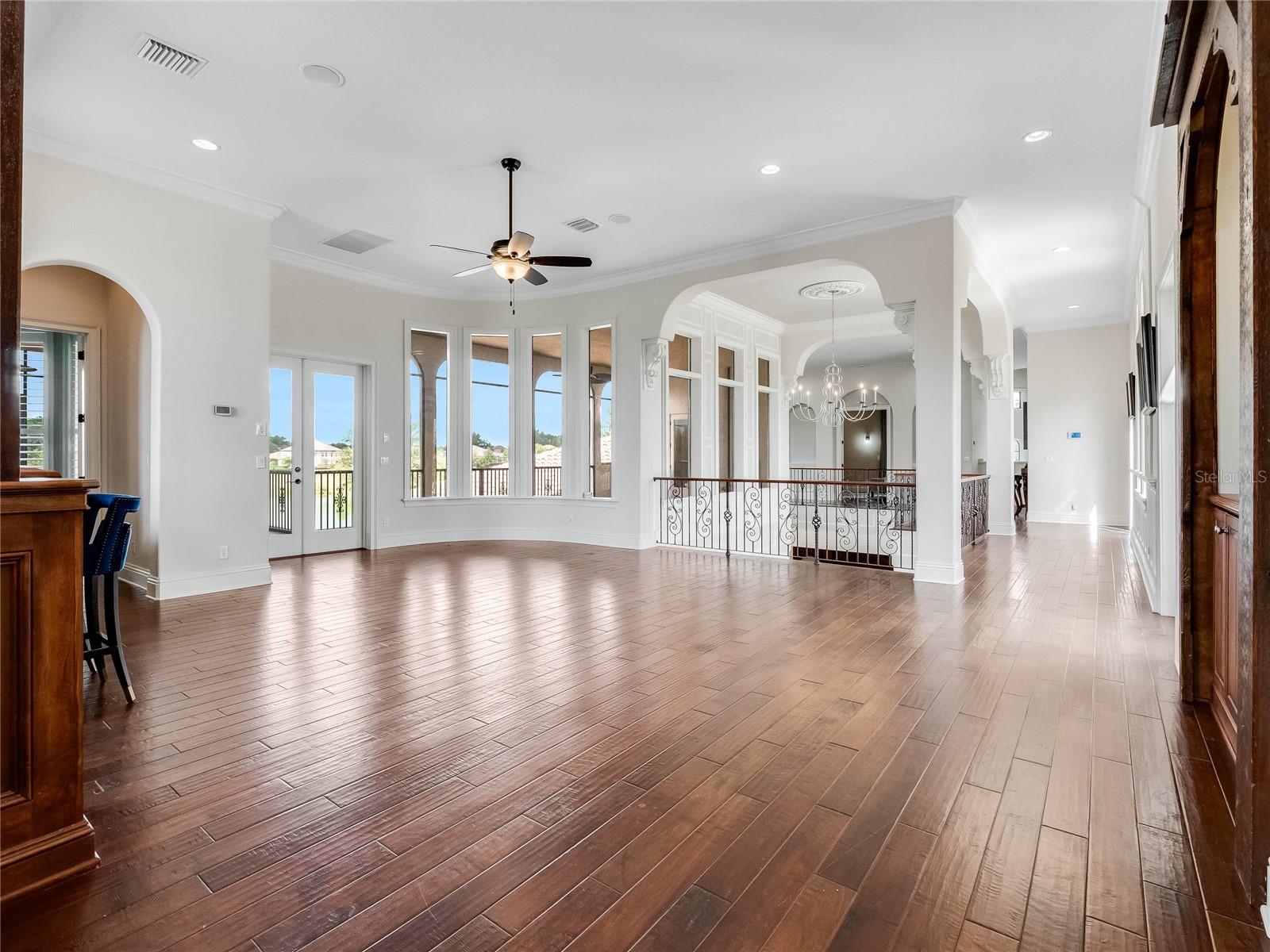 HEATHROW COUNTRY ESTATE HOMES - Residential