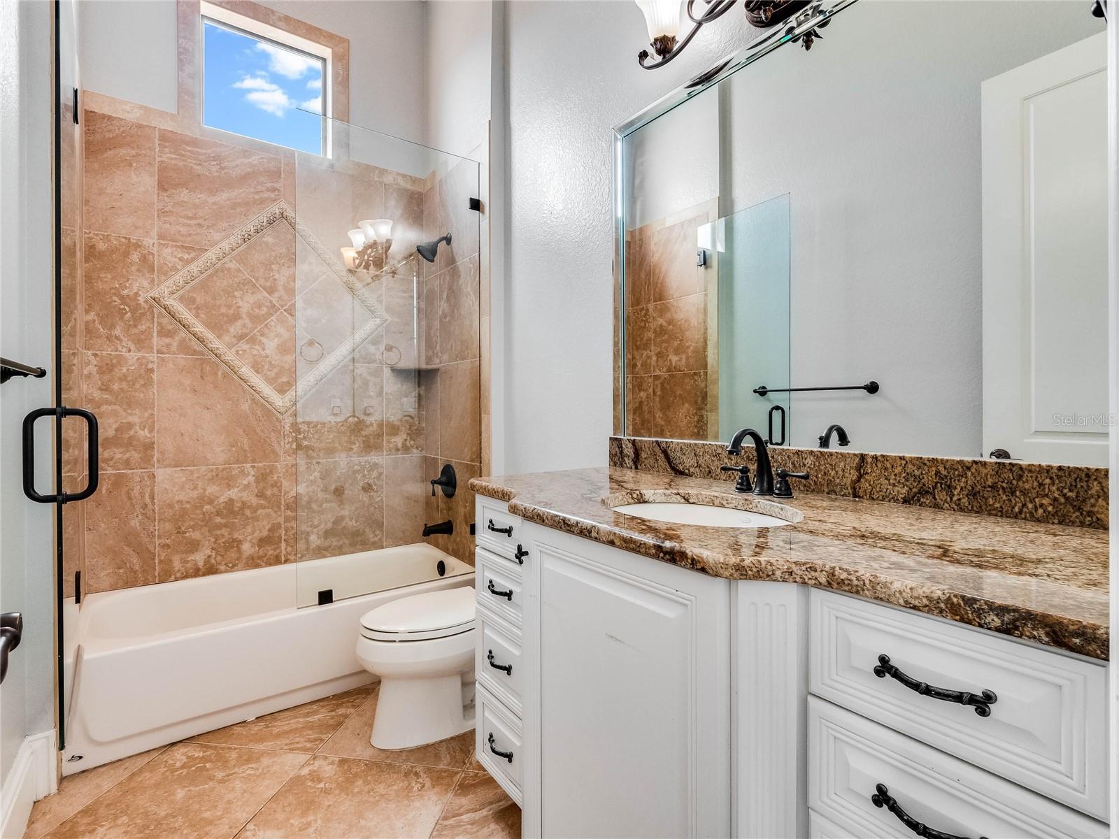 HEATHROW COUNTRY ESTATE HOMES - Residential