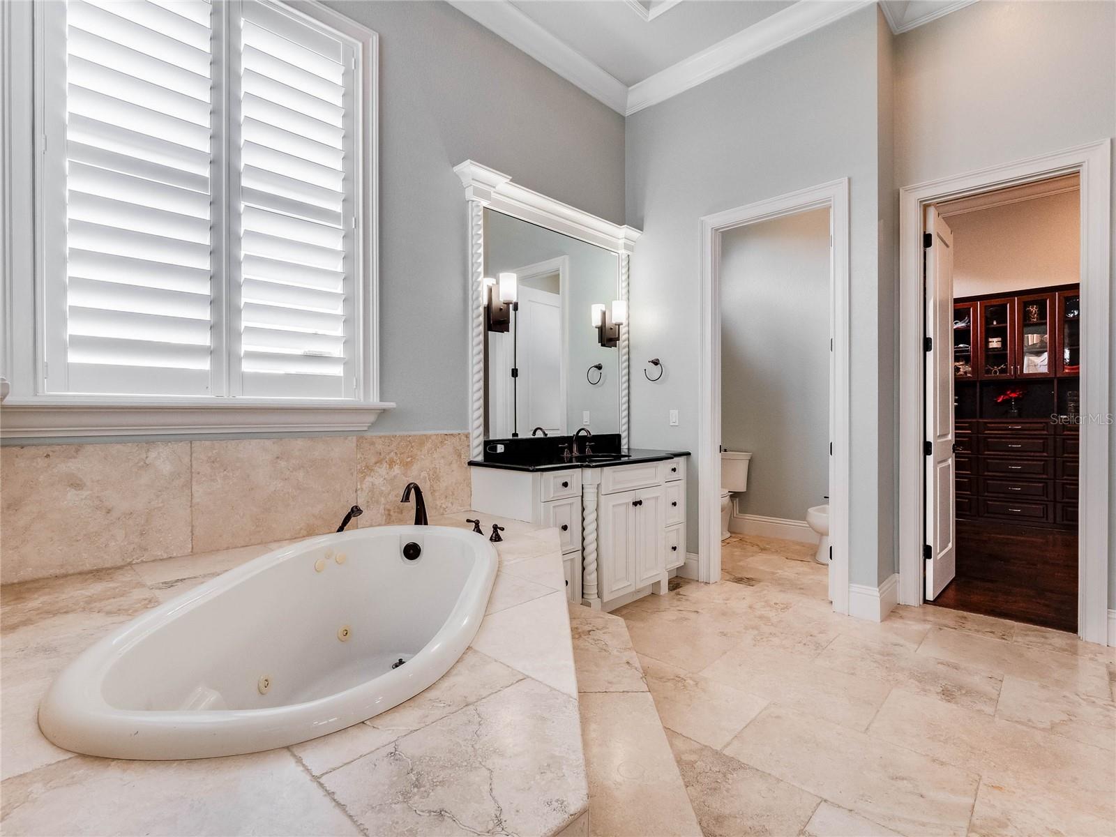 HEATHROW COUNTRY ESTATE HOMES - Residential