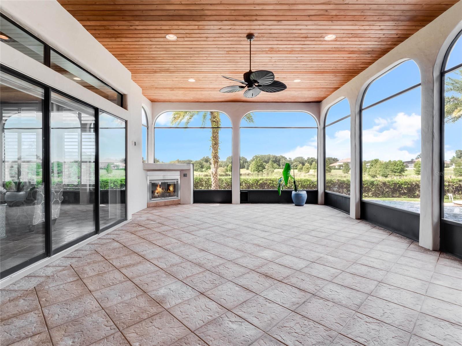 HEATHROW COUNTRY ESTATE HOMES - Residential