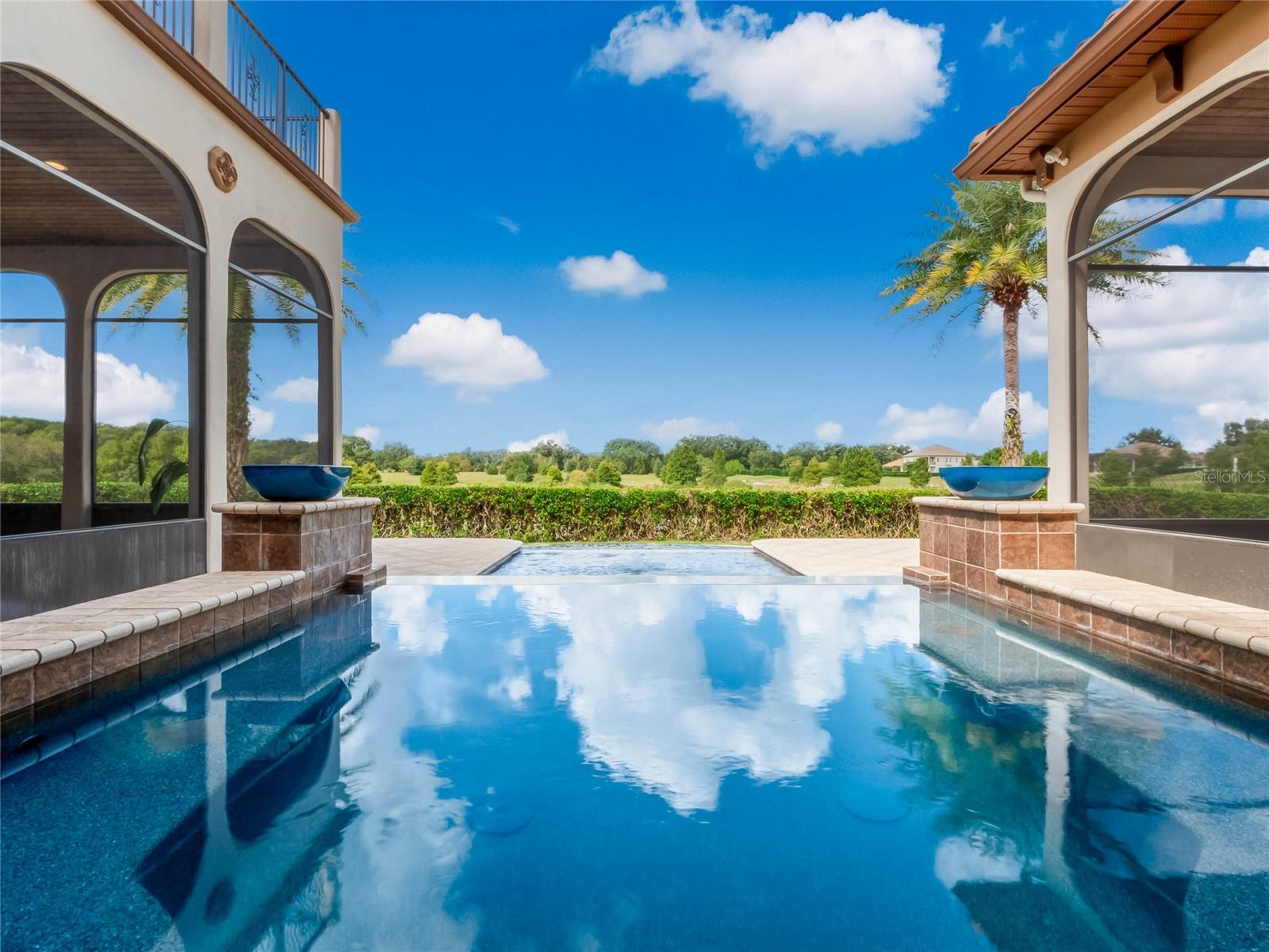 HEATHROW COUNTRY ESTATE HOMES - Residential