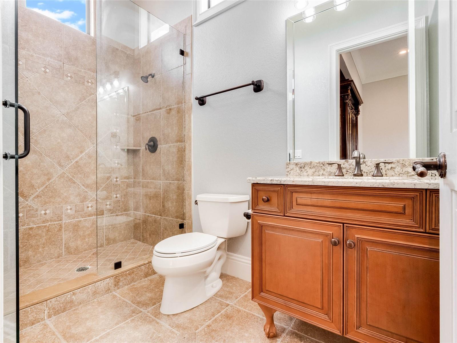 HEATHROW COUNTRY ESTATE HOMES - Residential