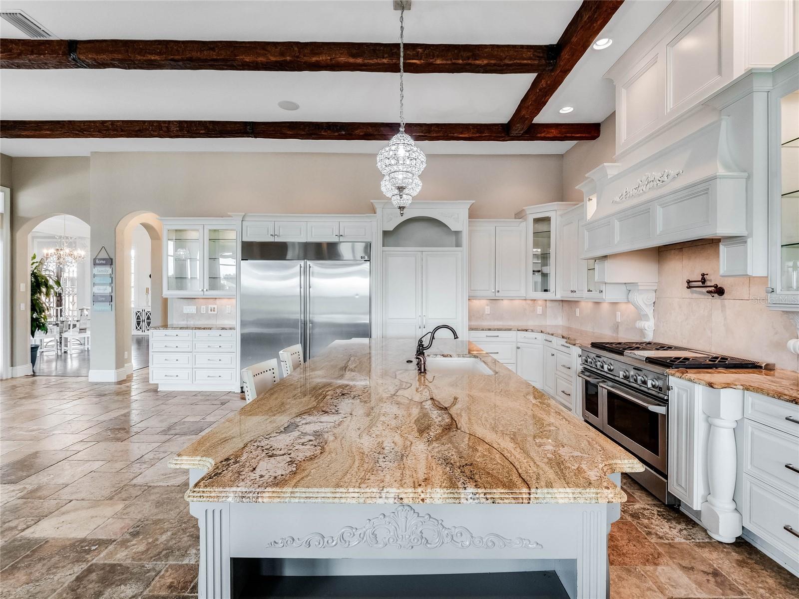 HEATHROW COUNTRY ESTATE HOMES - Residential