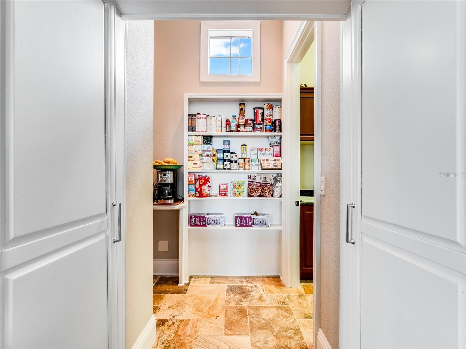 HEATHROW COUNTRY ESTATE HOMES - Residential