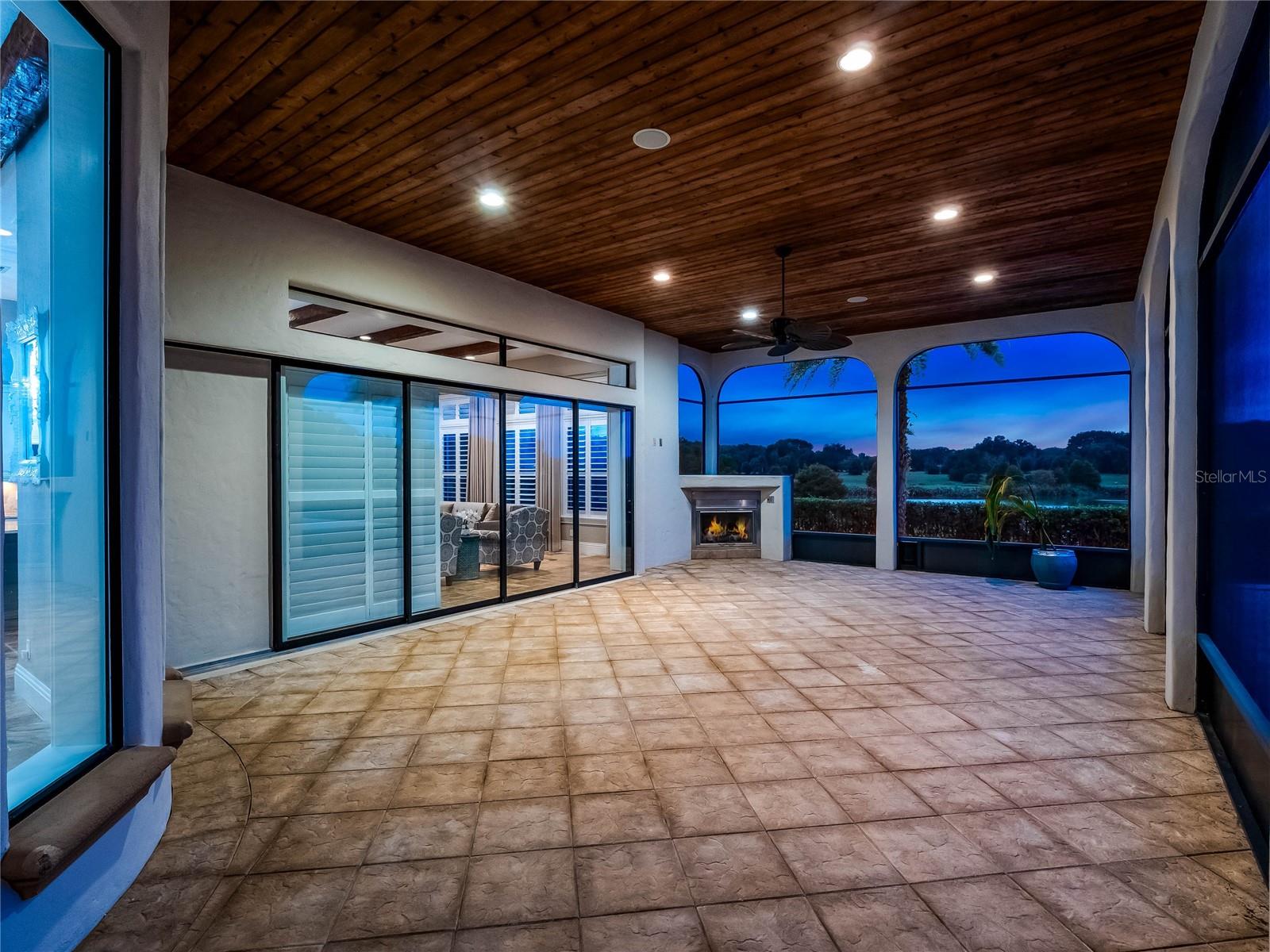 HEATHROW COUNTRY ESTATE HOMES - Residential