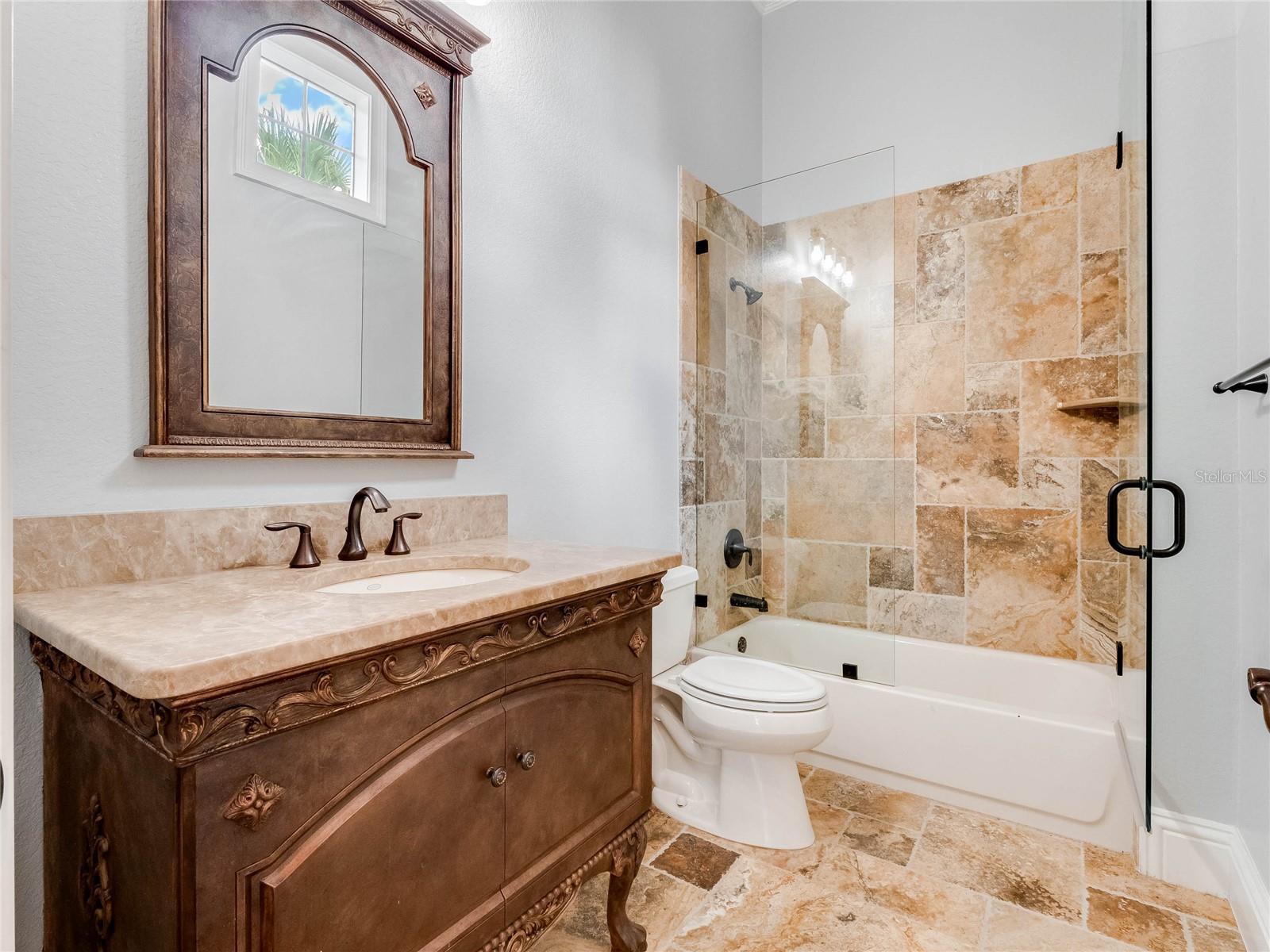 HEATHROW COUNTRY ESTATE HOMES - Residential